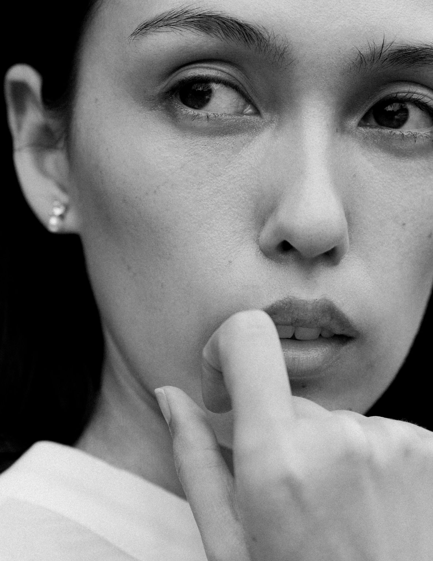 Editorial model poses in black and white photo with hand resting on lip, Historic Downtown Atlanta fashion photography