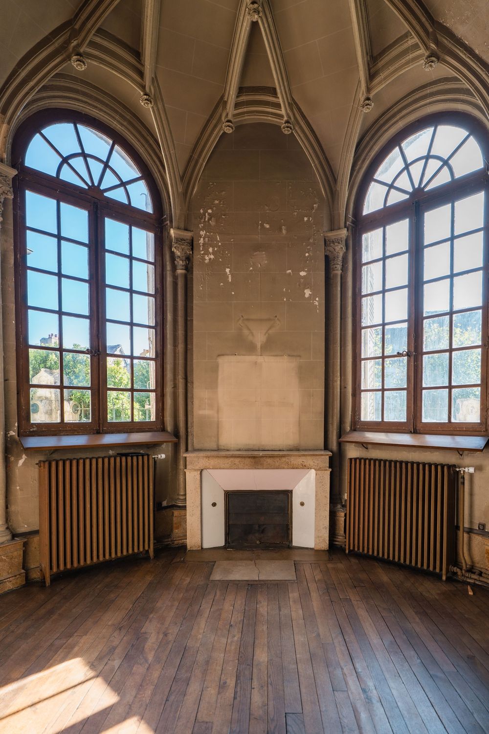 Symétrie de fenêtres dans une Chapelle