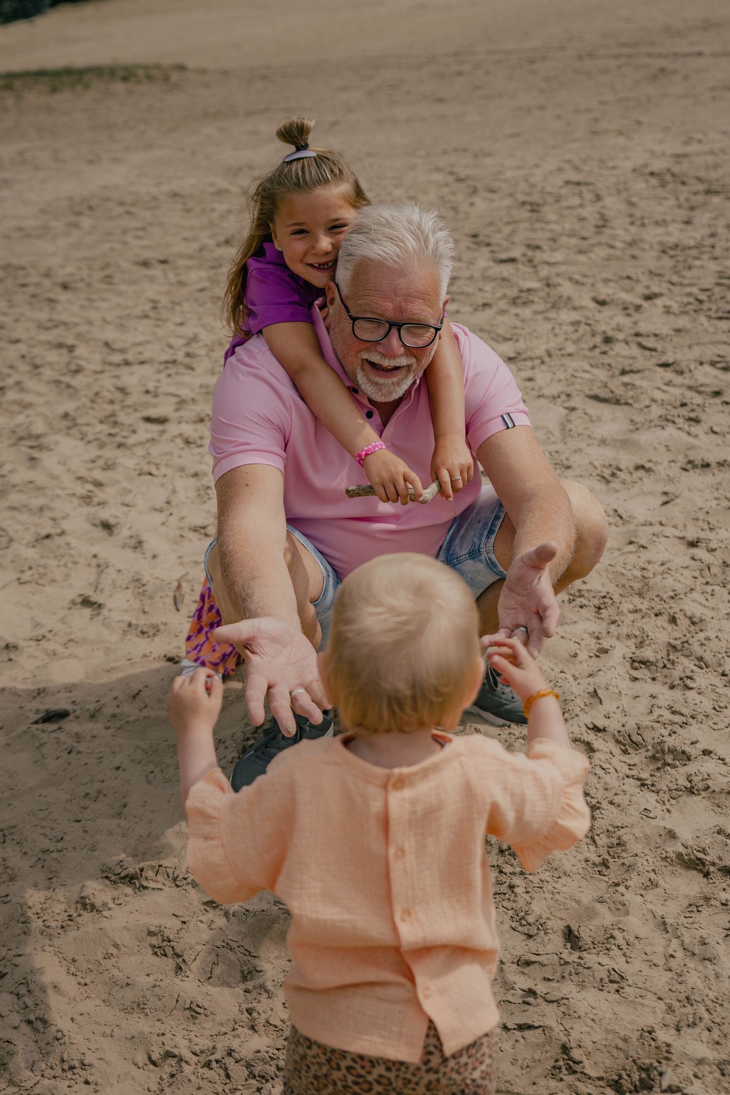 Fotograaf Friesland kale duinen appelscha natuurlijk spontaan groepsfoto's en individuele portretten kinderen grote groepen verbinding