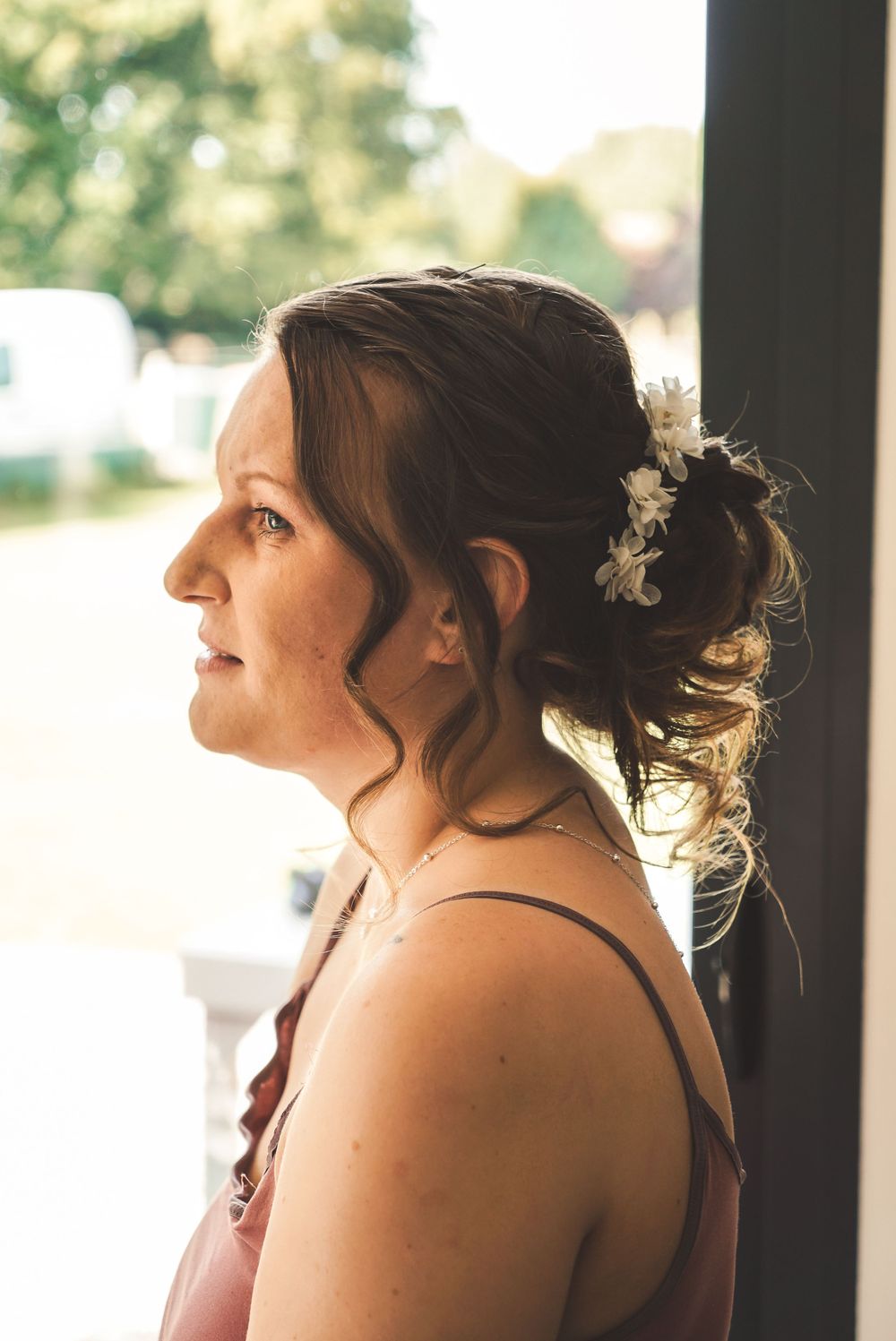 Photo de mariage, préparation de la mariée, par Chloé Cabanes
