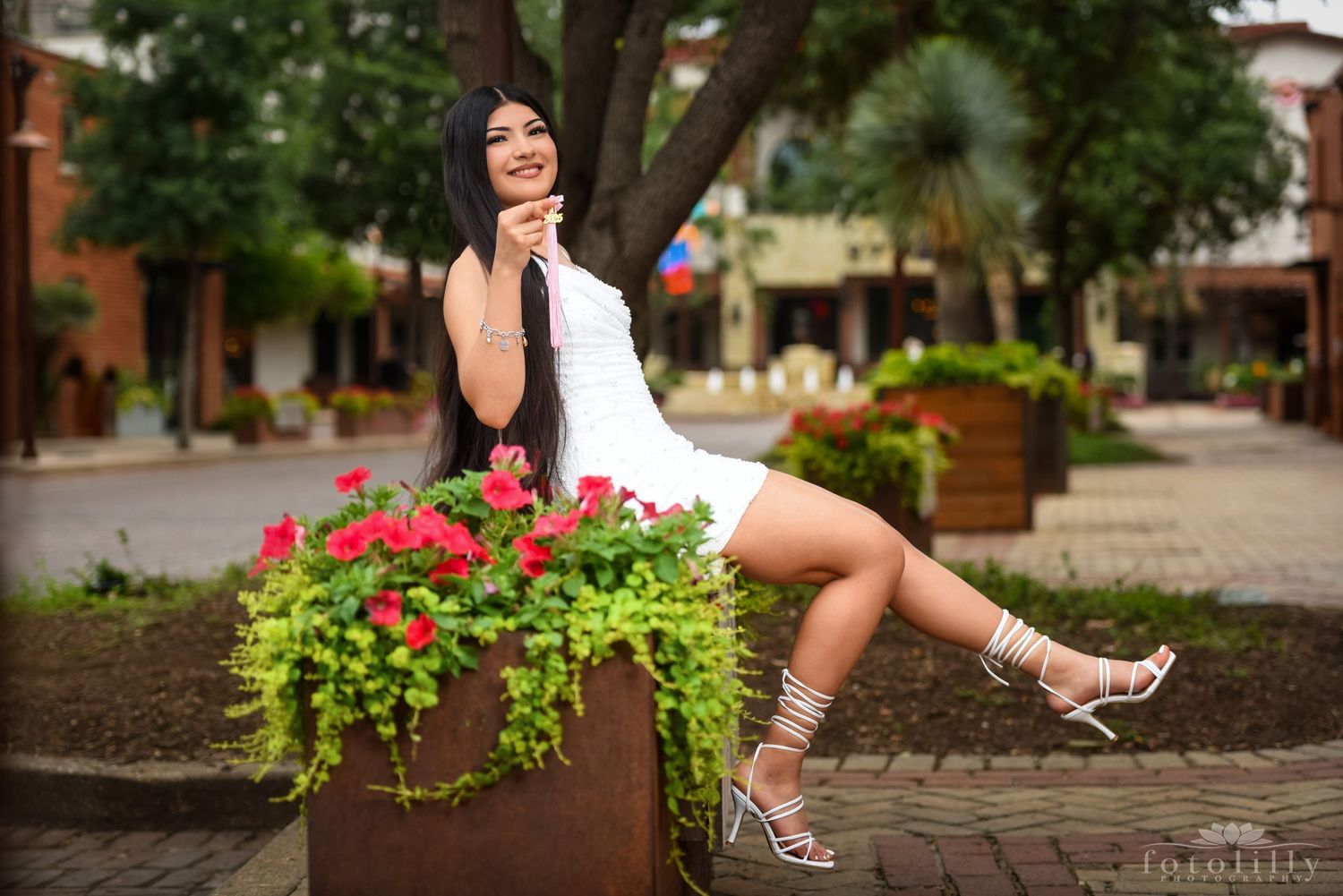 Dallas Fort Worth Senior Photographers DFWs Best Senior Portrait Photographers senior photoshoot locations fotolilly photography packages