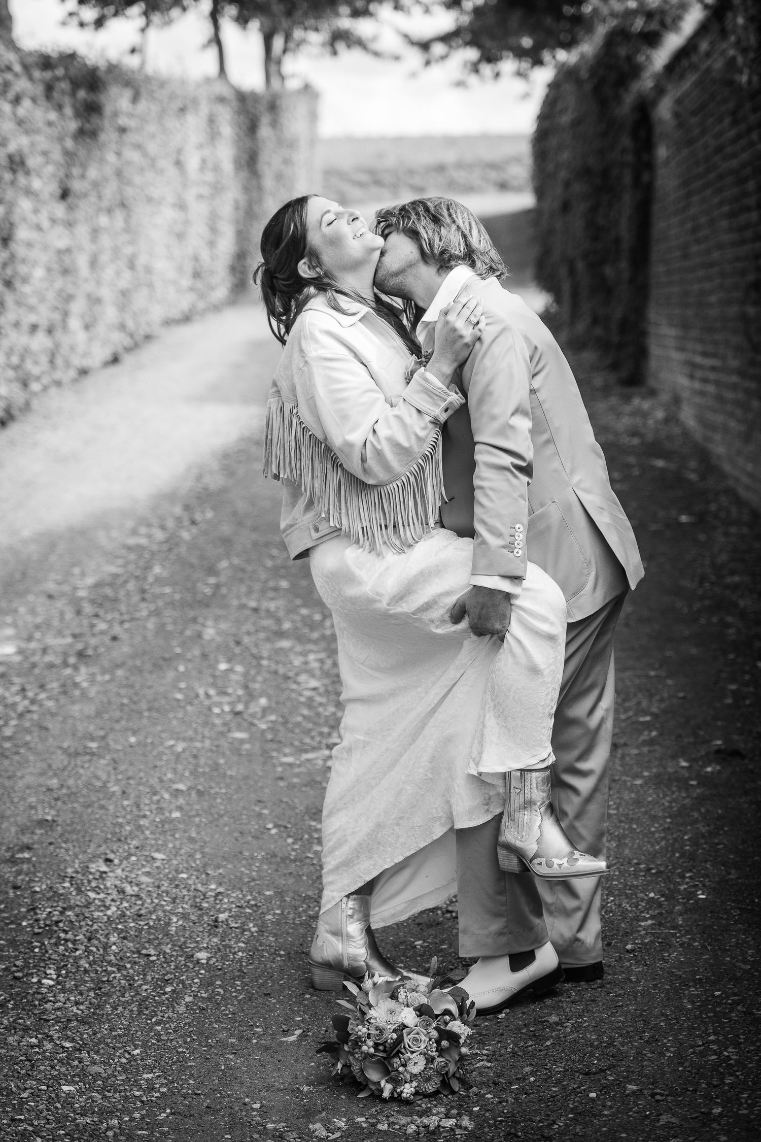 les photos de couple lors du mariage à la ferme de la Hagoulle