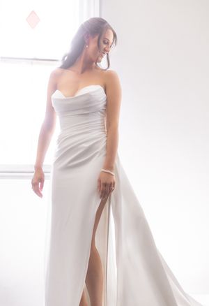 Elegant Bride white wedding dress photographed by Wollongong Wedding Photographer Serene Coleman