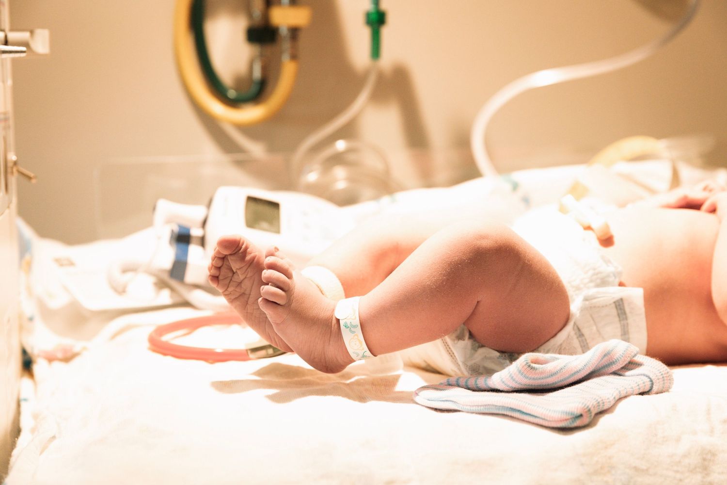 Authentic birth photography in Middle Tennessee hospital setting