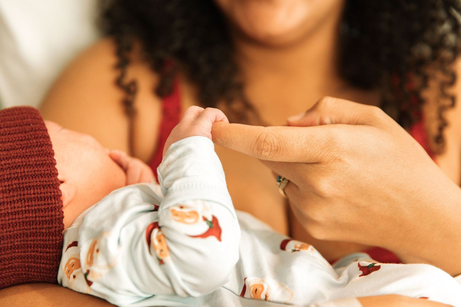 Travel birth photography in hospital birthing center setting