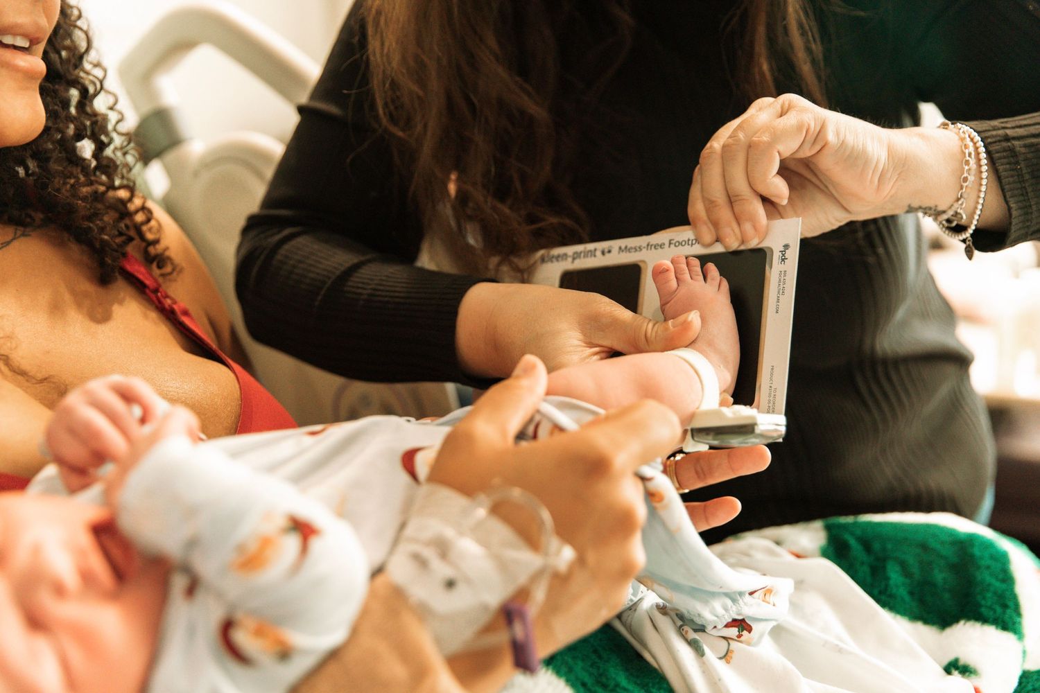 Travel birth photography in hospital birthing center setting