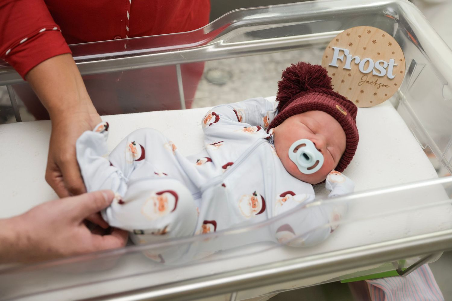 Fresh 48 photography session in Nashville hospital documenting newborn’s first hours