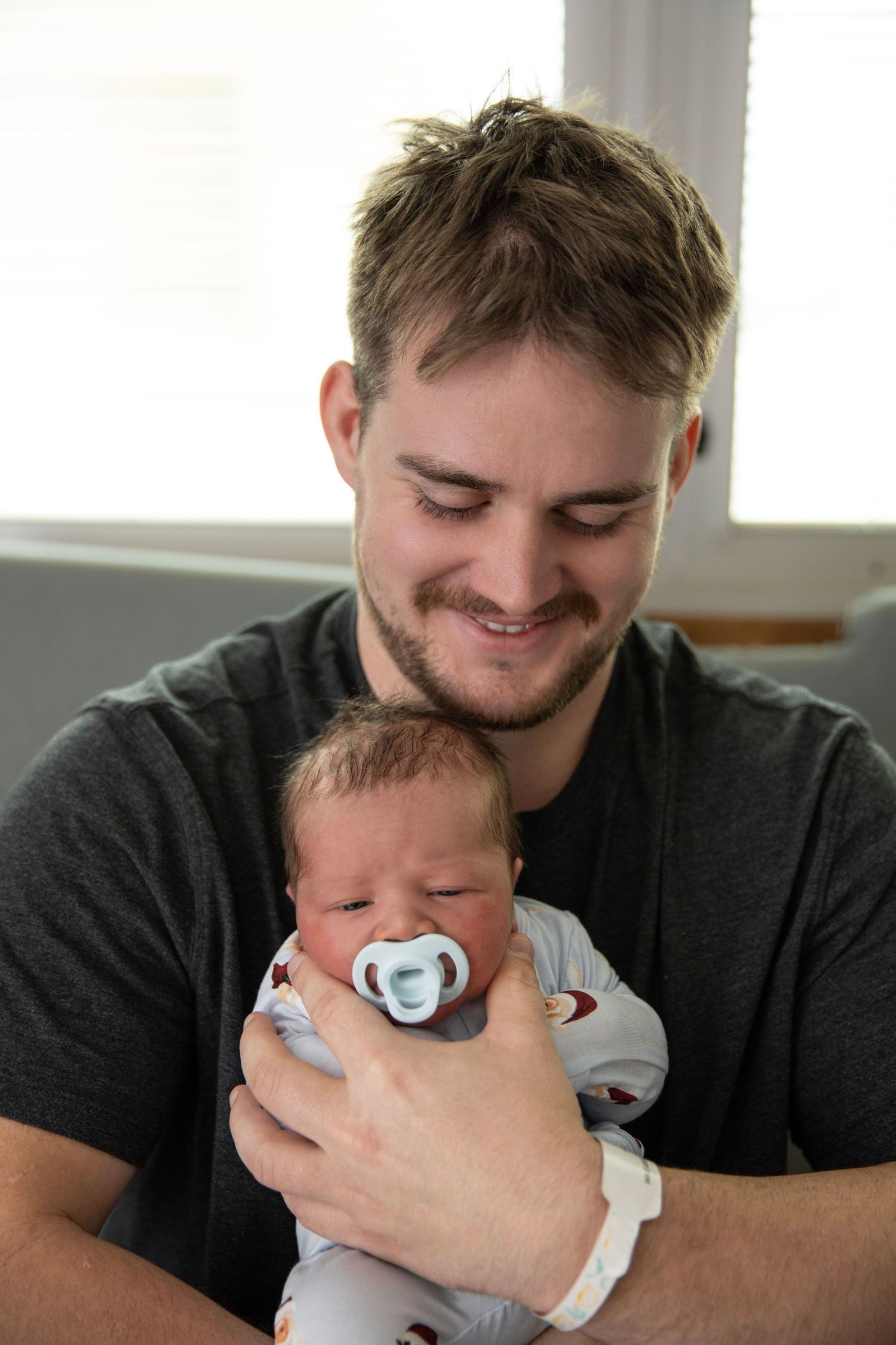 Fresh 48 photography session in Nashville hospital documenting newborn’s first hours