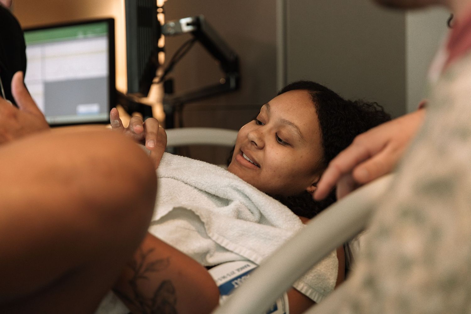 Nashville area birth photographer capturing first moments after delivery