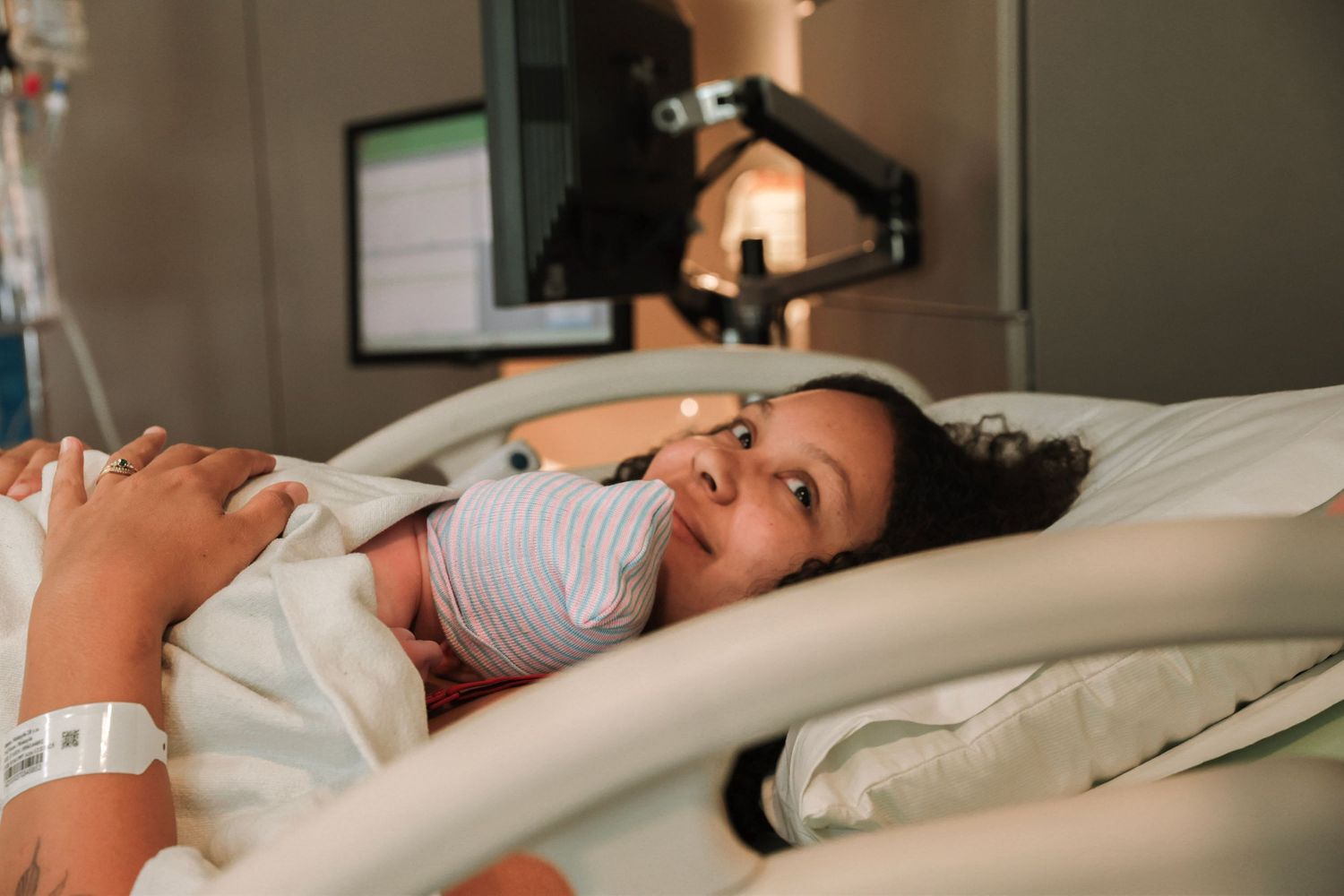 Nashville area birth photographer capturing first moments after delivery