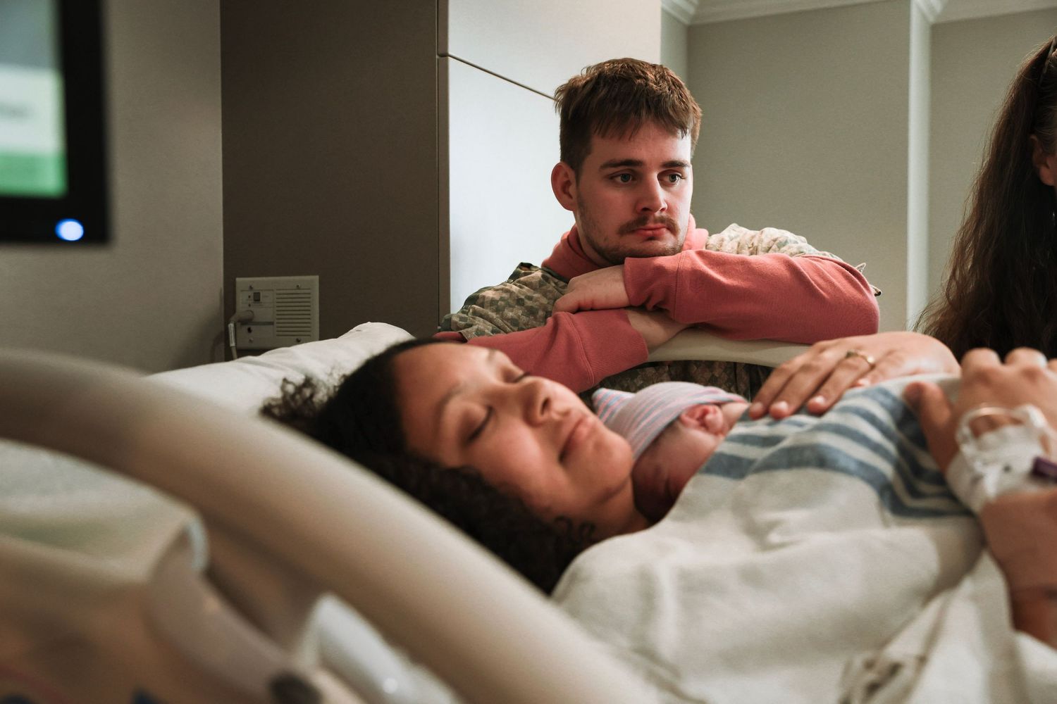 Nashville area birth photographer capturing first moments after delivery