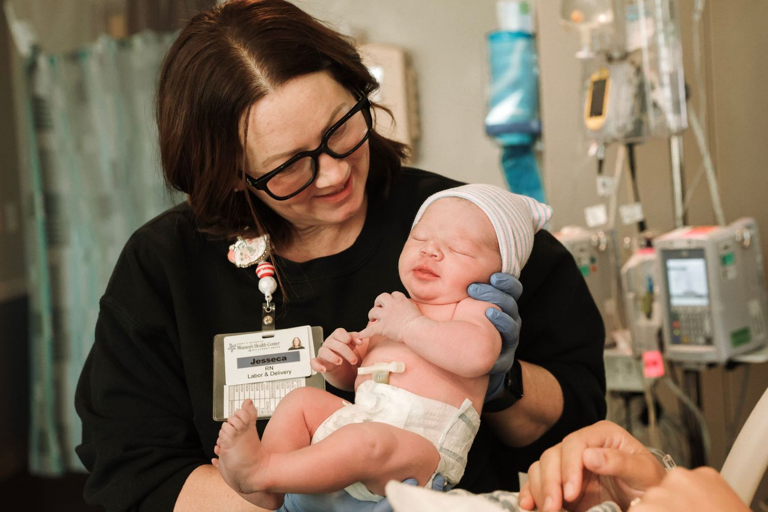 Travel birth photography in hospital birthing center setting