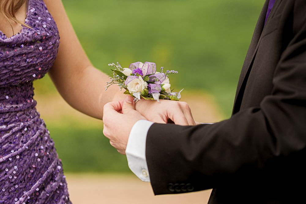prom-photos-fort-wayne-indiana-photographer-session-outdoor-lakeside-rose-gardens-park-downtown-seniors-1002