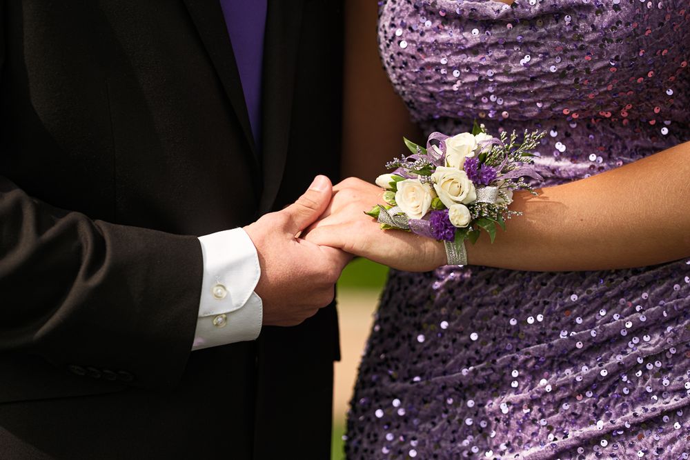 prom-photos-fort-wayne-indiana-photographer-session-outdoor-lakeside-rose-gardens-park-downtown-seniors-1020