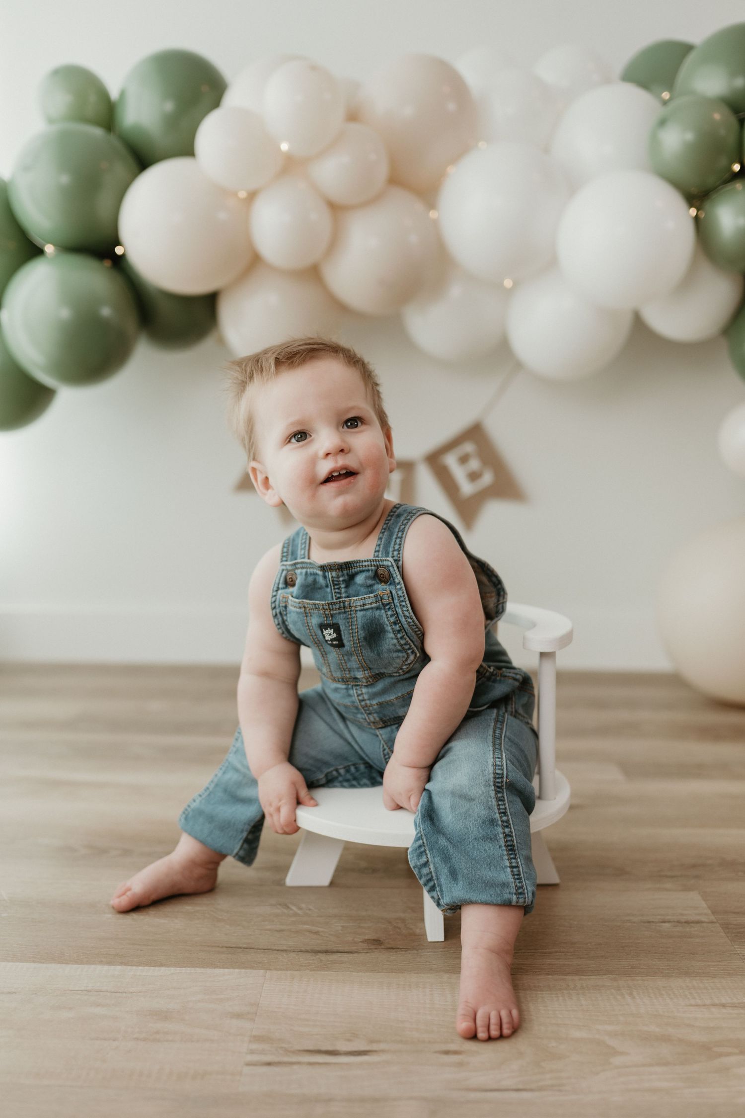 Cake smash session near Regina, Sk. Cake smash photography session near Weyburn. Saskatchewan cake smash photographer.