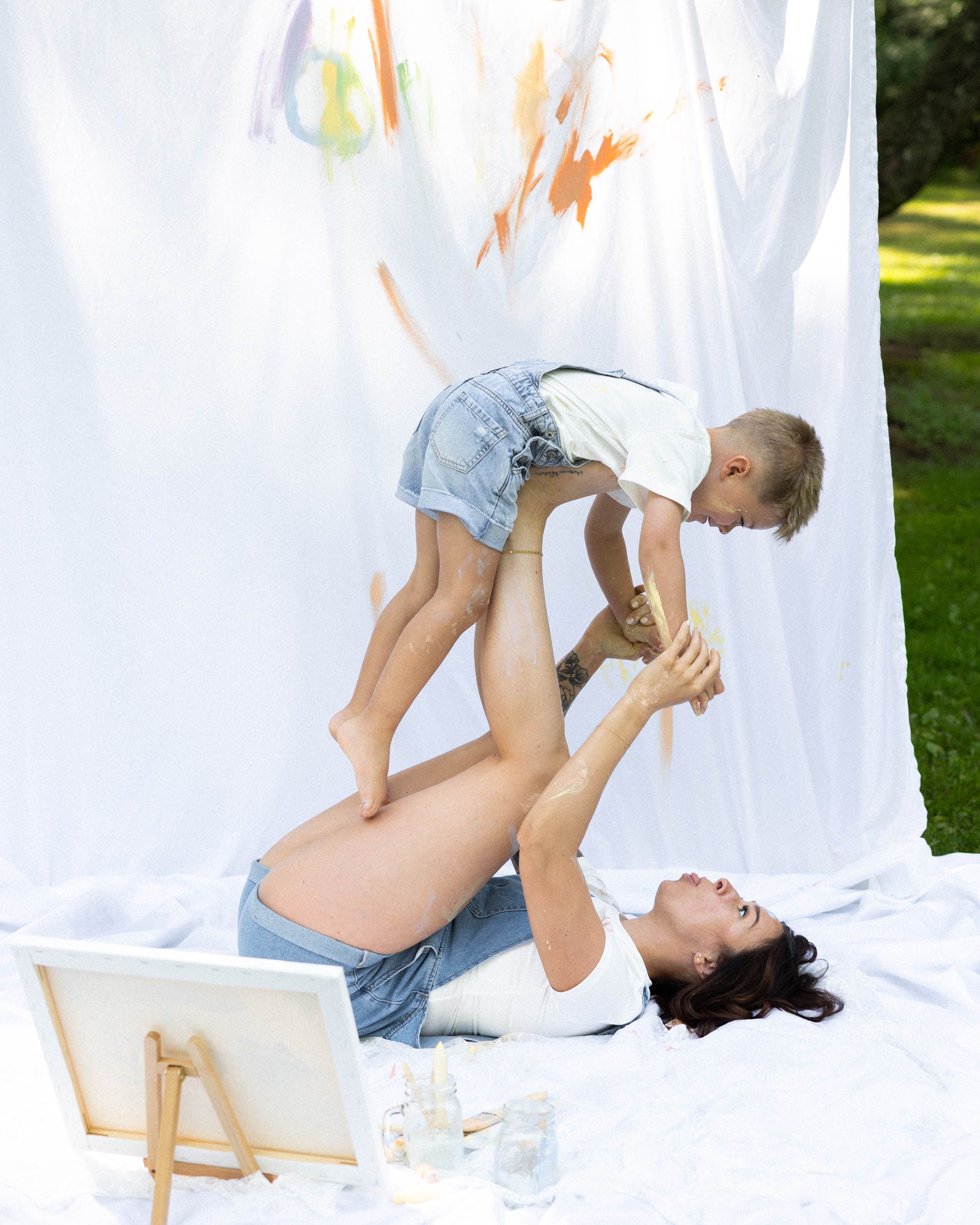 beautiful grainy edit Mommy & Me painting session by photographer Autumn Case with DreamStudios in the Toledo area