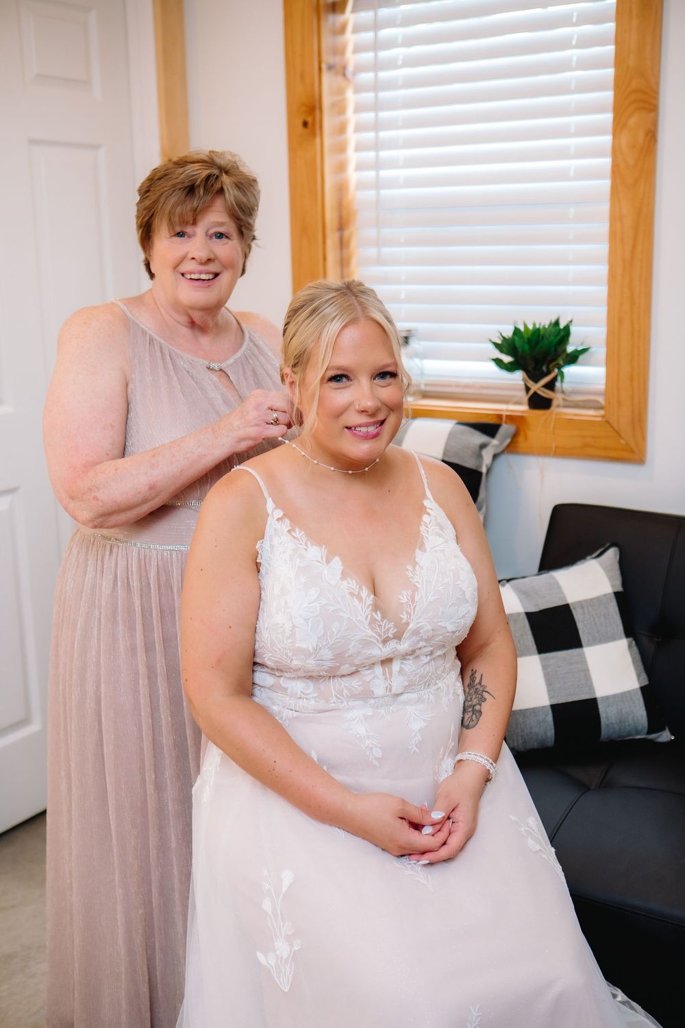 Getting ready Binksberry Hollow Wedding in Wilson, New York photographed by Jess Trankle Images Buffalo and Rochester Wedding Photographer.