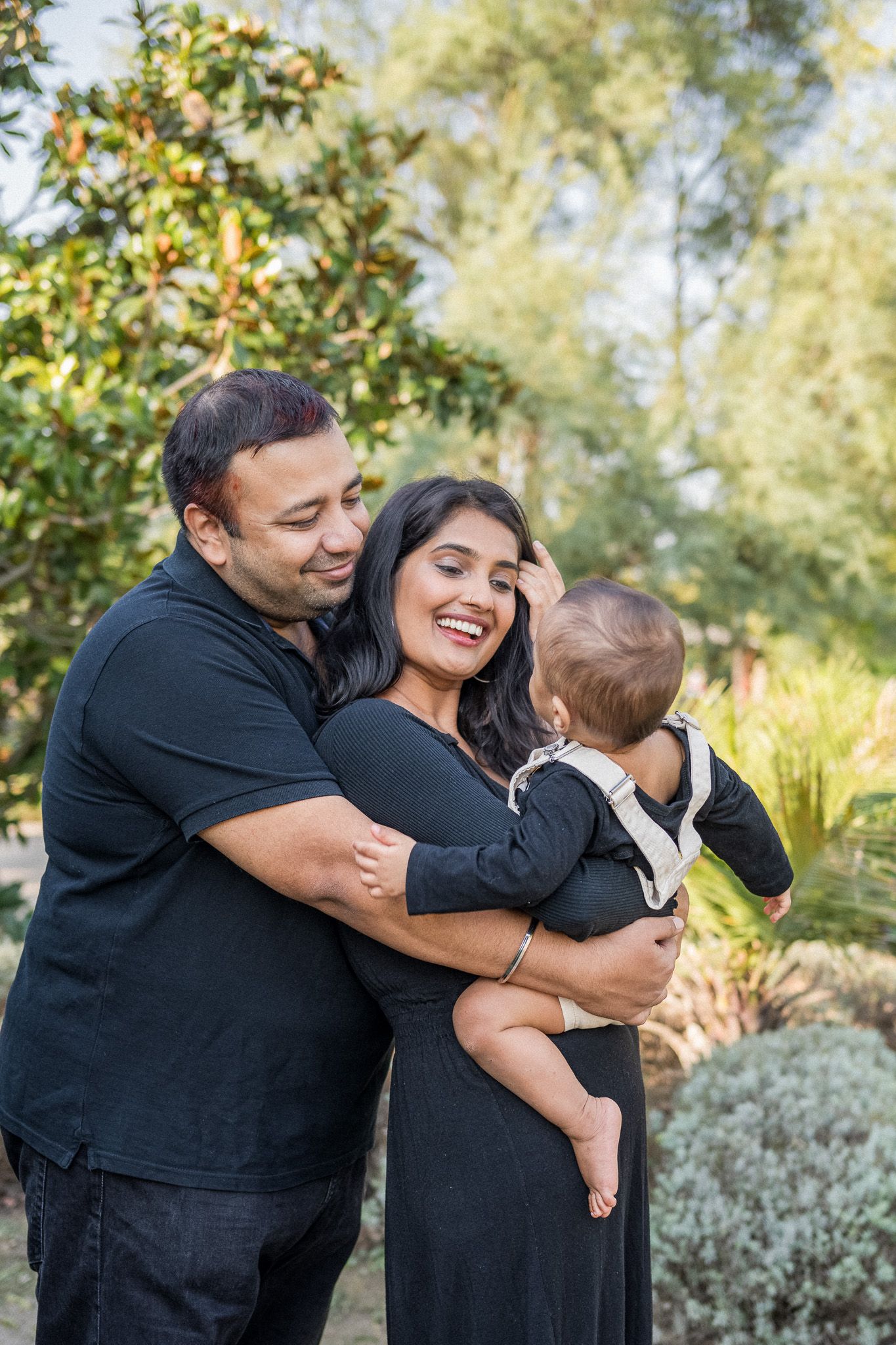 Family photo session in Vienna, capturing precious moments with parents and children, beautifully photographed by Yana Nadolinska.