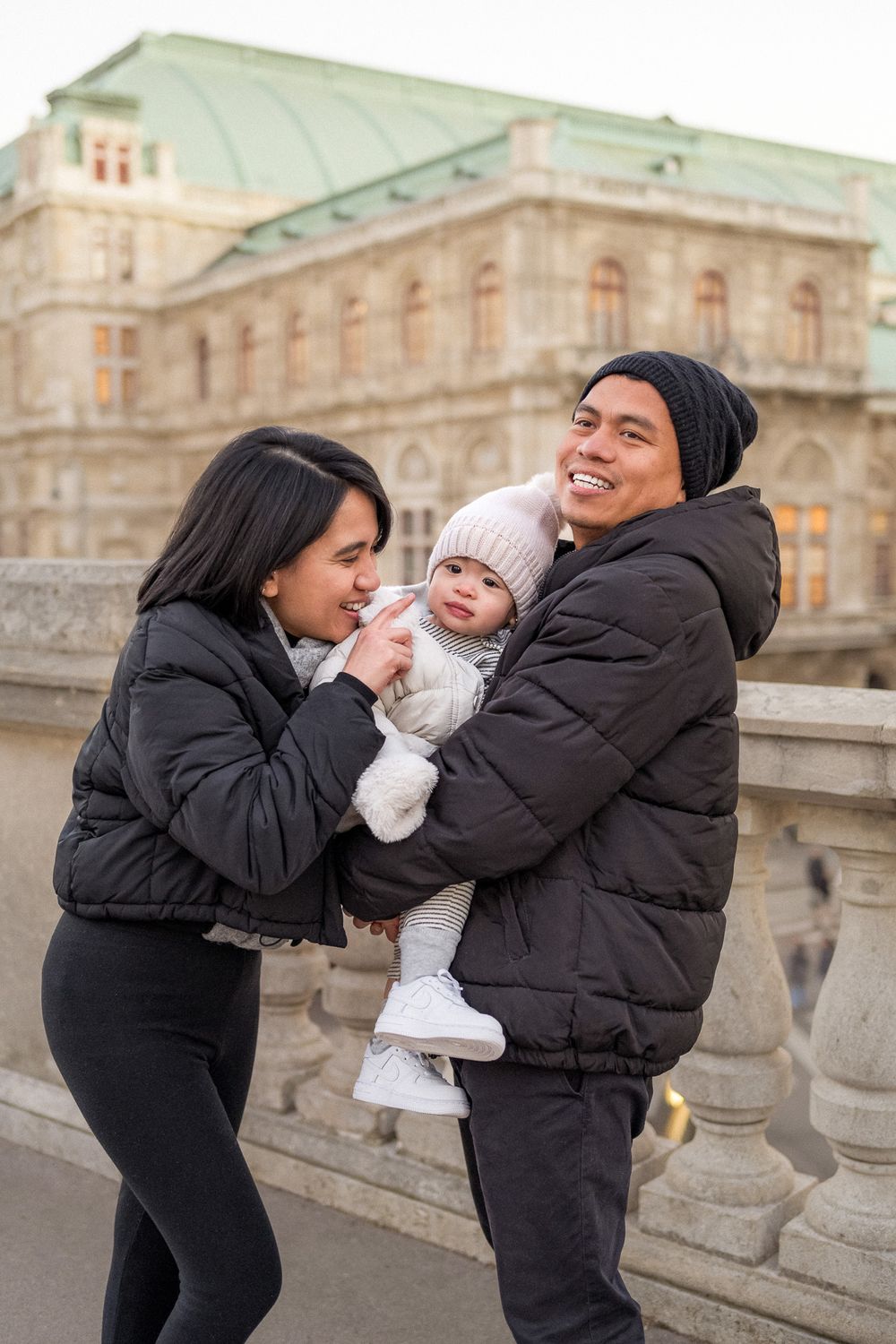 Family photo session in Vienna, capturing precious moments with parents and children, beautifully photographed by Yana Nadolinska.