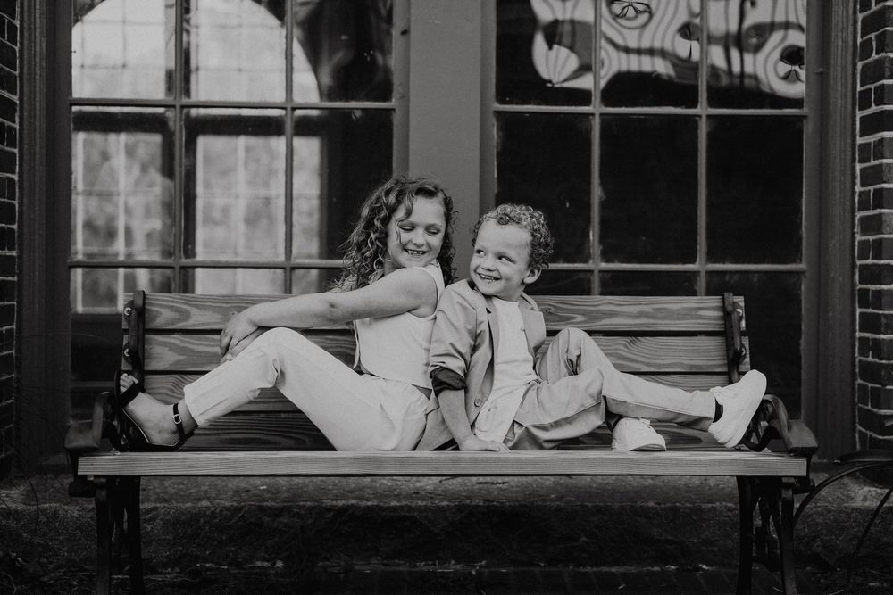 Family photos at Columbia Riverwalk in Columbia South Carolina
Couples & Family Photographer