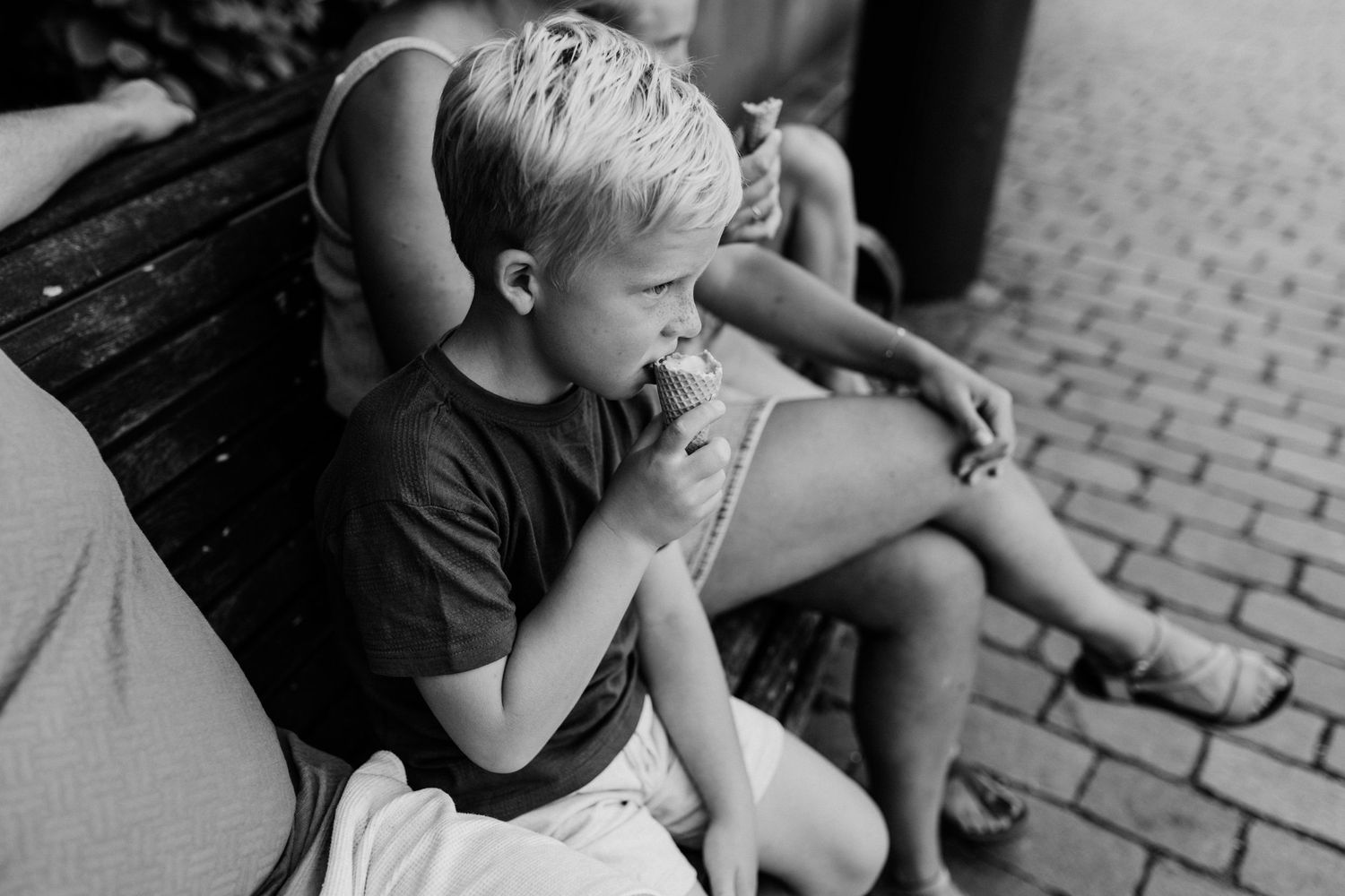 Gezinsreportage in Zierikzee, Schouwen-Duiveland. Fotografie door Marleen Dalebout-Nuijten. Gezin, Newborn, echte momenten samen vastgelegd.