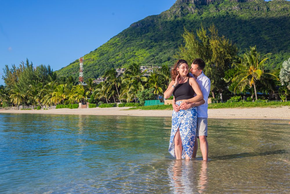 Mauritius photographer Wedding photographer. Wedding in Mauritius Family portrait Holiday in Mauritius Beach Couple photography. Honeymoon