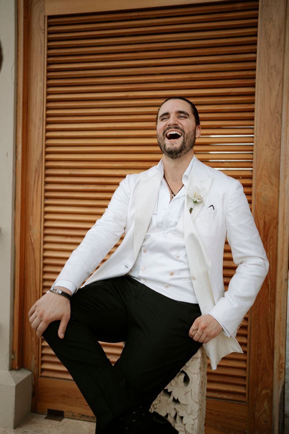groom portrait in las catalinas casa chameleon