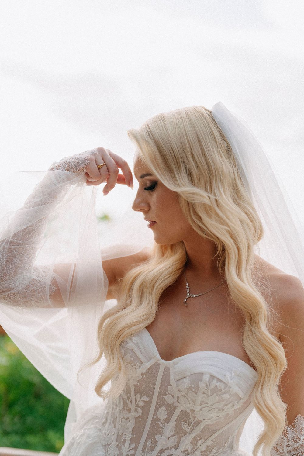 bride portrait with beautiful sunlight in costa rica