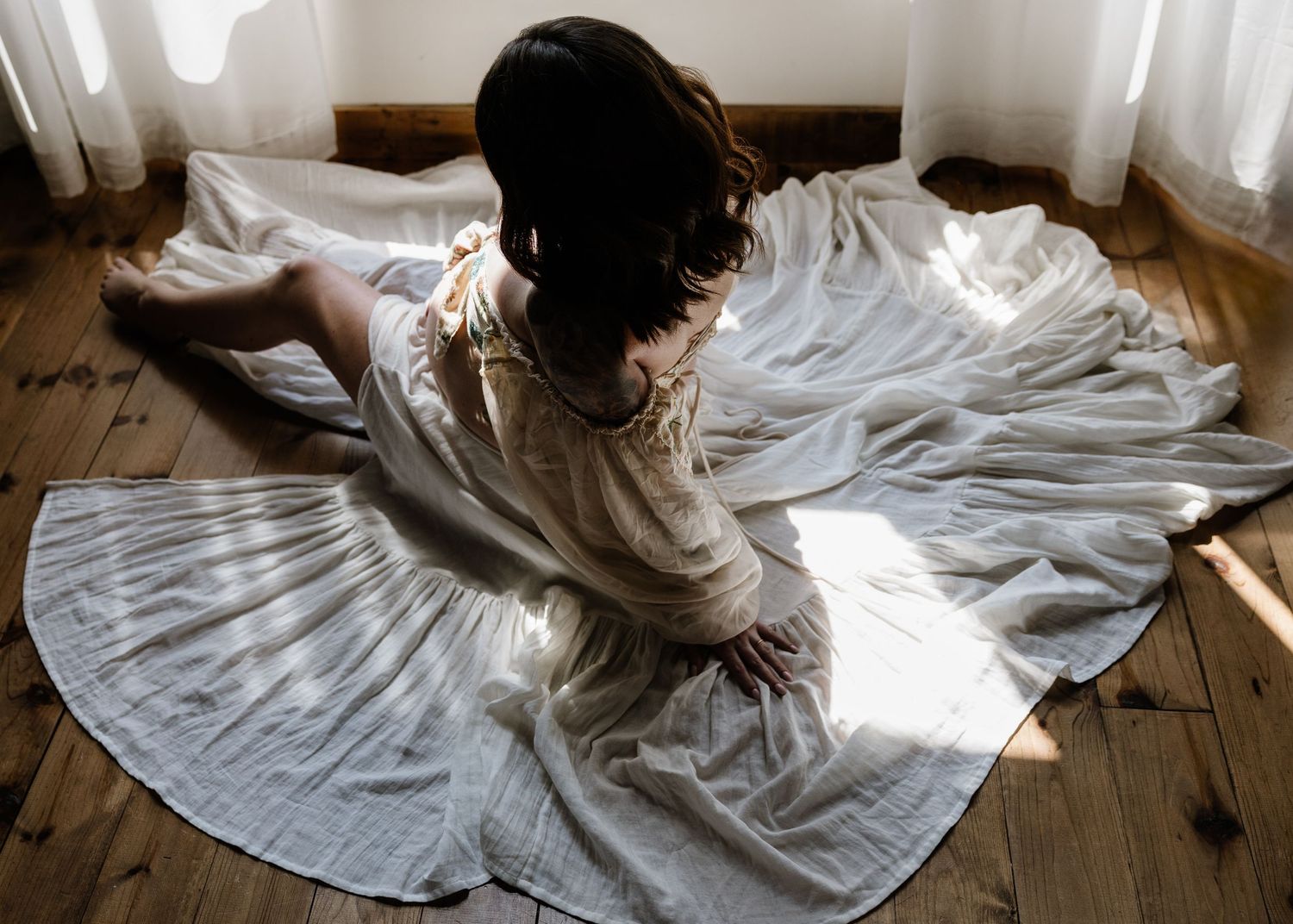 Dundas maternity photography. All Who Wander Flower Farm maternity photographer