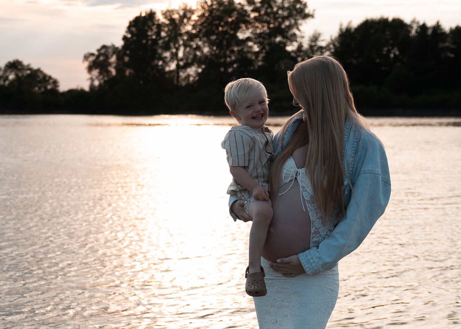 Guelph maternity photographer. Georgetown maternity photography. Guelph maternity photos