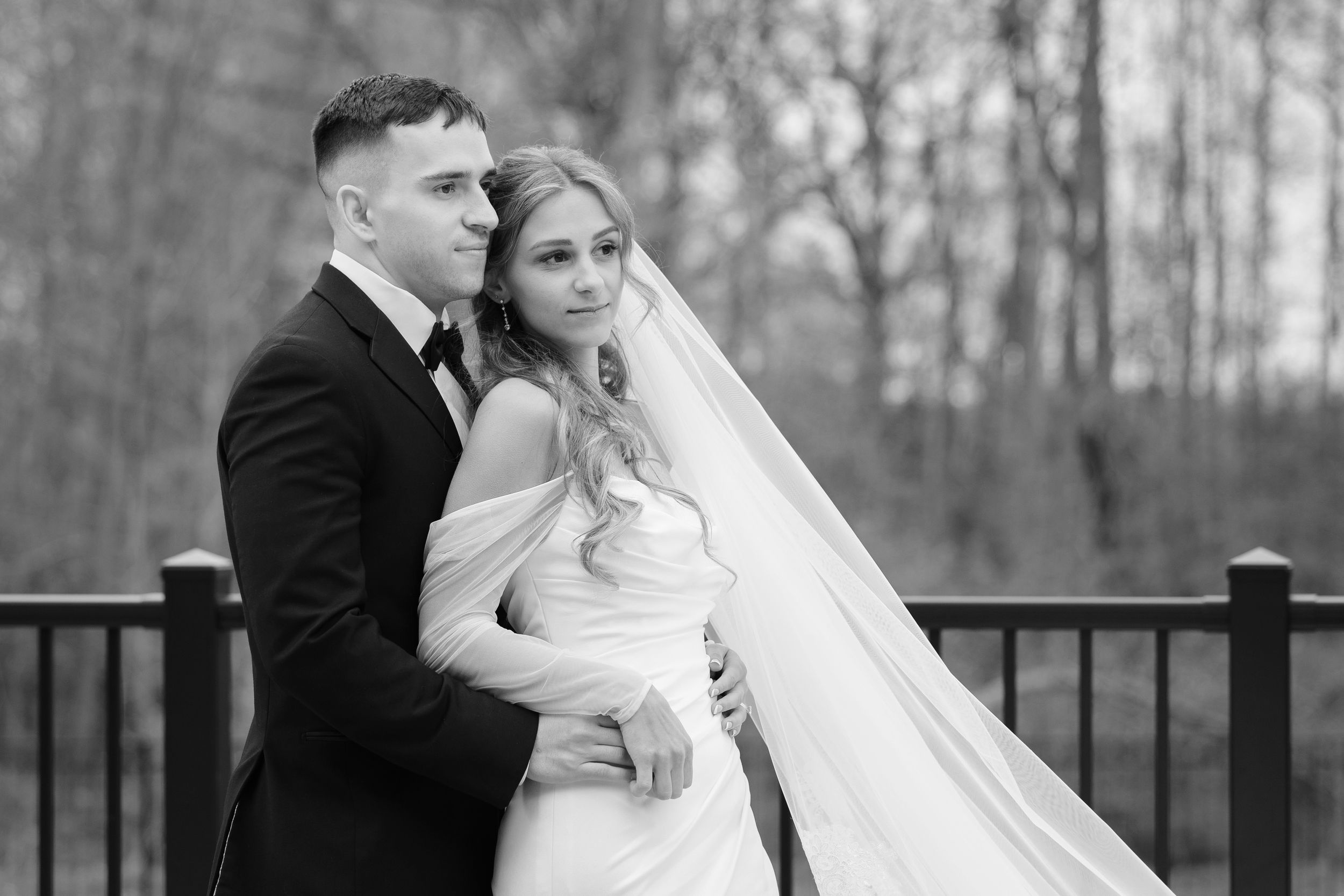 Bride and groom outside Reserve at Stone Creek in North Canton photographed by Tom Forrest from Hudson, Ohio.