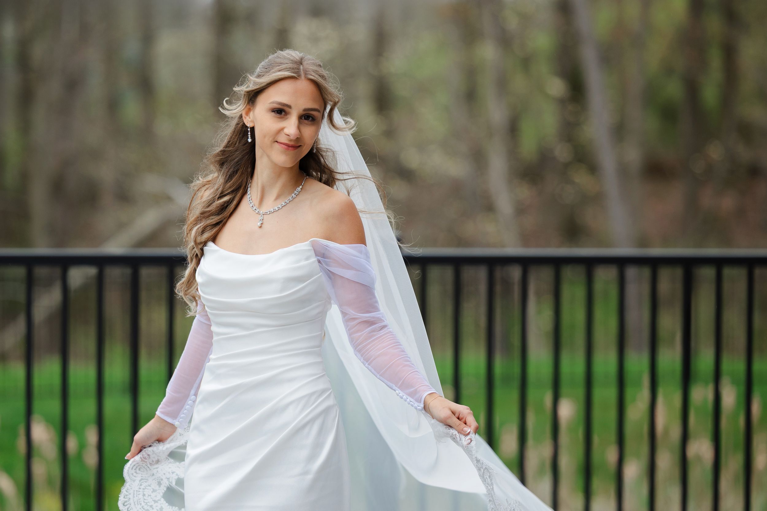 Bride outside Reserve at Stone Creek in North Canton photographed by Tom Forrest from Hudson, Ohio.