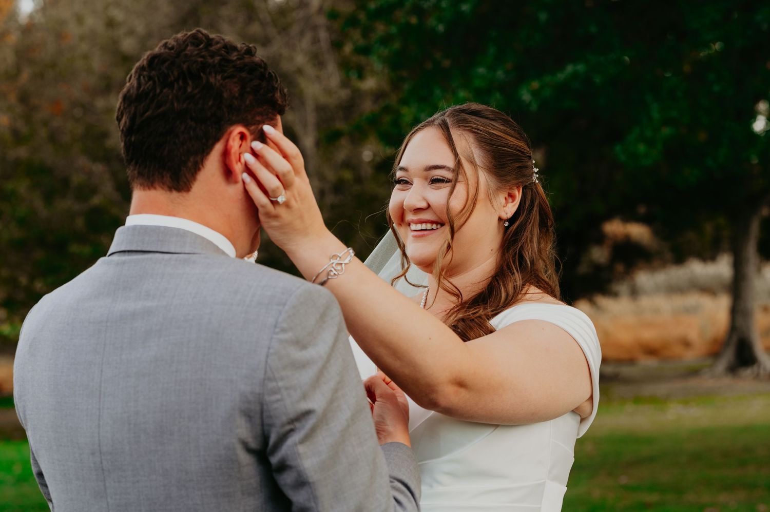 New Jersey wedding at a golf course in the Fall months in New Jersey. First look ideas at a golf course