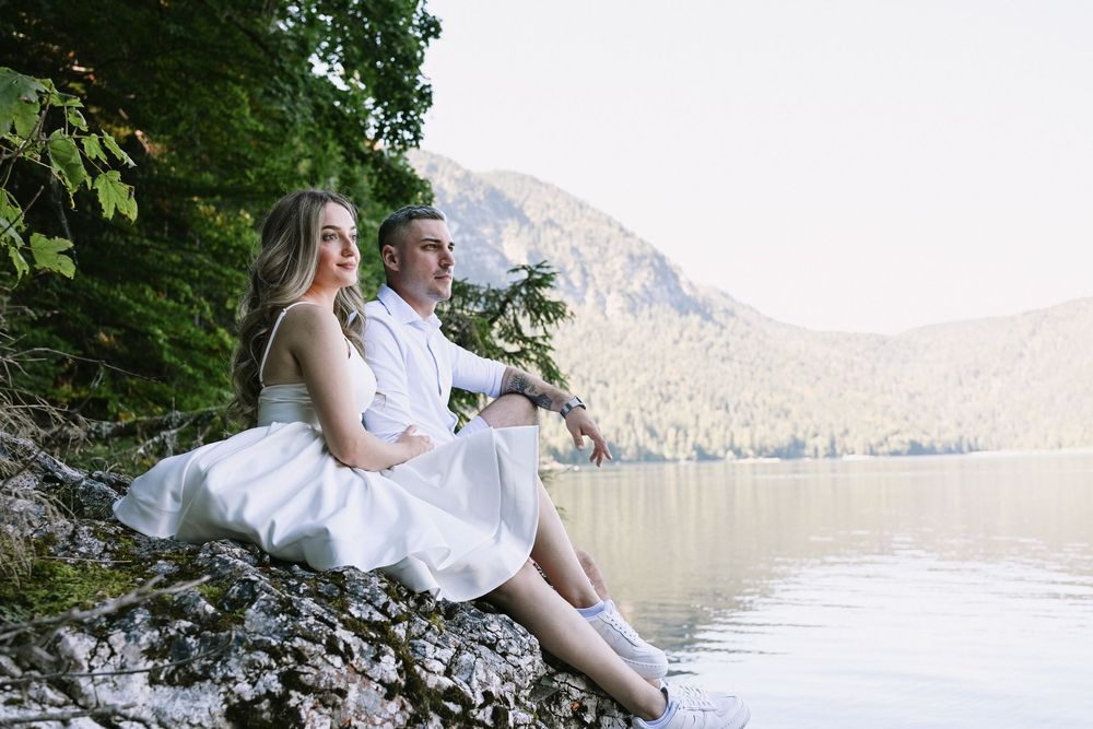 Intimate lakeside photo session with mountain views and natural scenery.