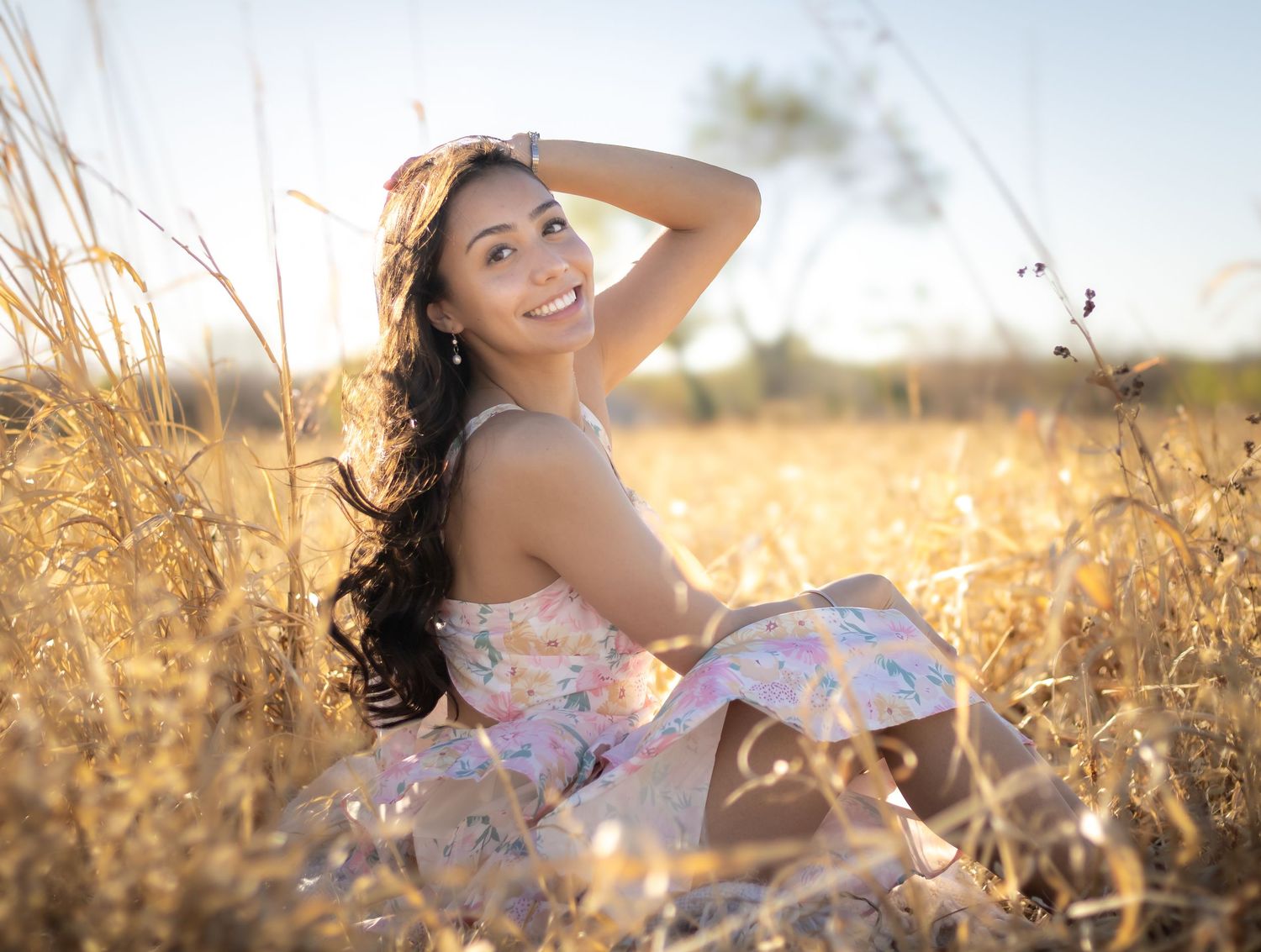 High school senior smiling during an outdoor photo session in Albuquerque, New Mexico