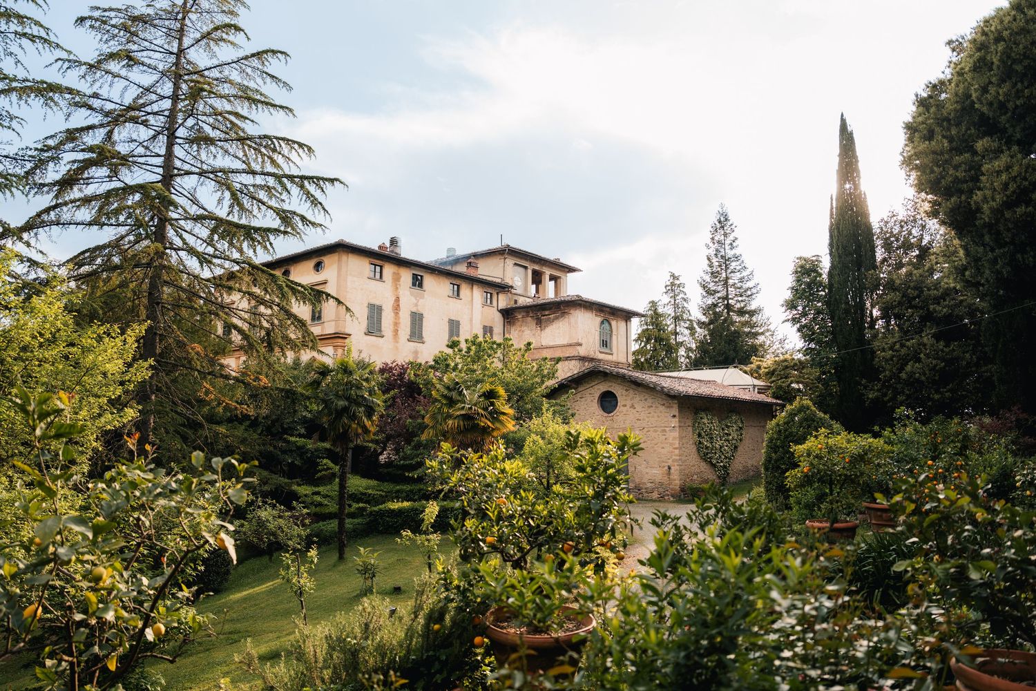 Romantic wedding photography – Villa di Striano, elegancka sesja ślubna Włochy. Fotograf ślubny w Polsce i za granicą.