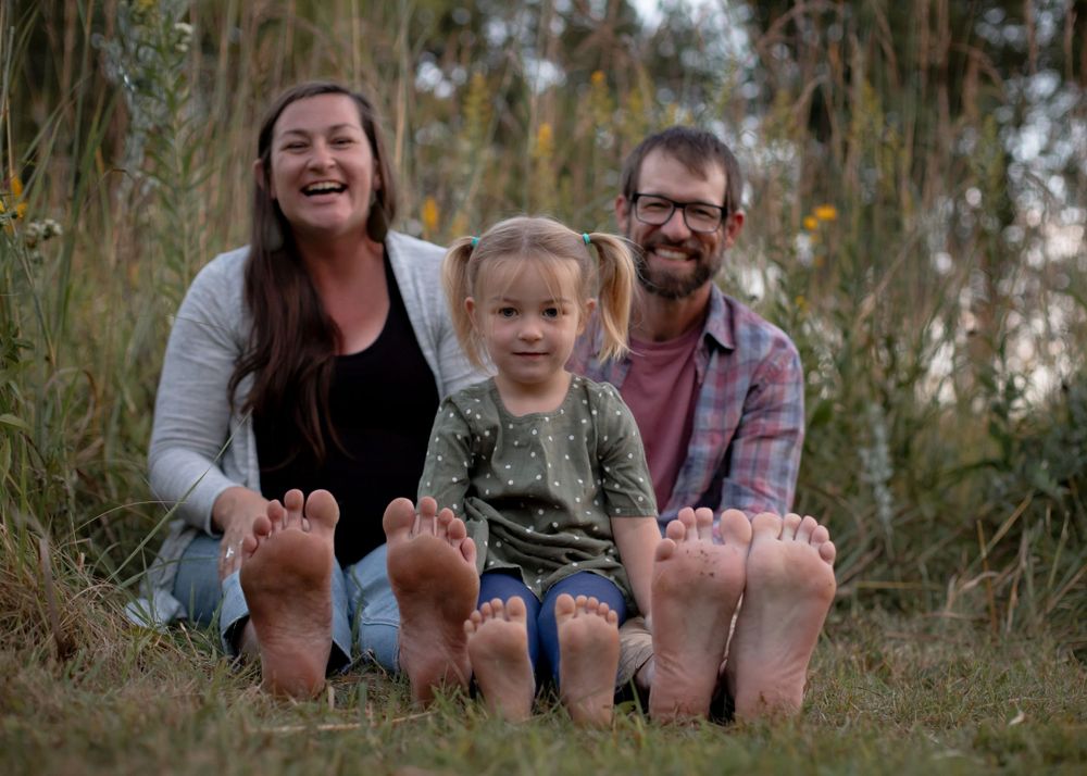 Family Portrait. Photographer Janesville Wisconsin. Maternity. Child.