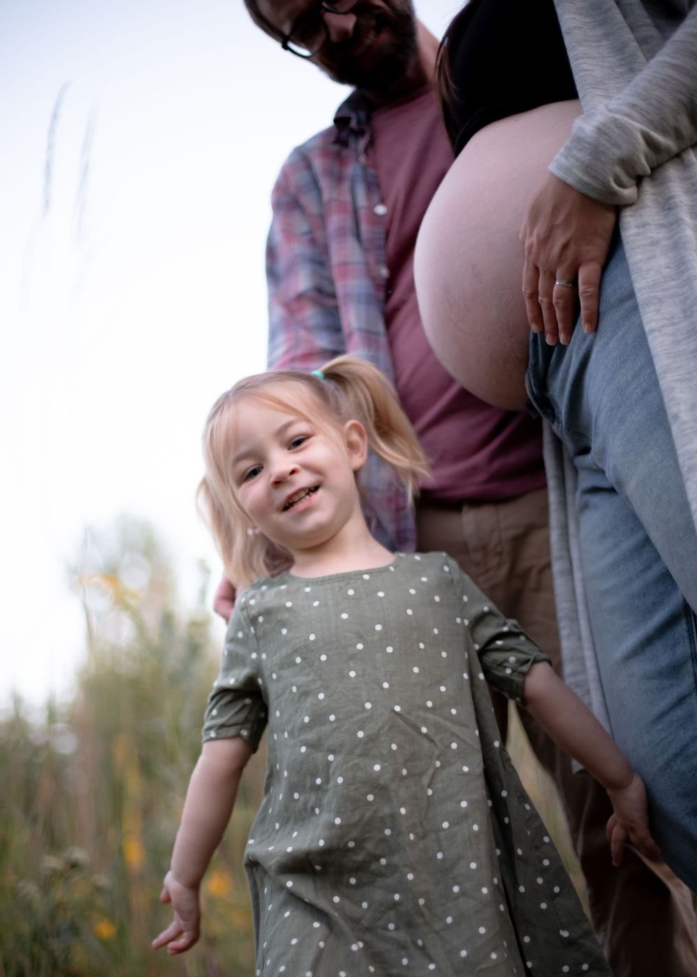 Family Portrait. Photographer Janesville Wisconsin. Maternity. Child.