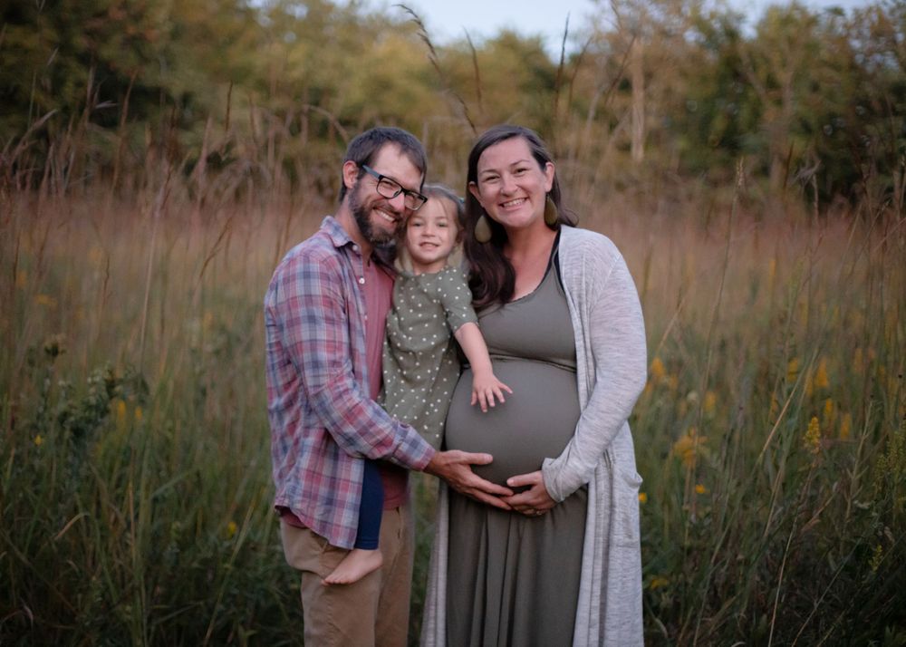 Family Portrait. Photographer Janesville Wisconsin. Maternity. Child.