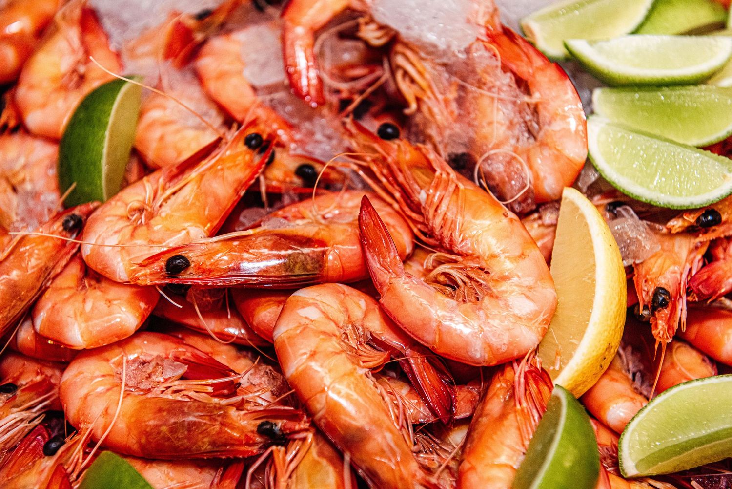 Christmas in July event featuring fresh cooked prawns on display at the Heritage Hotel Dorrigo