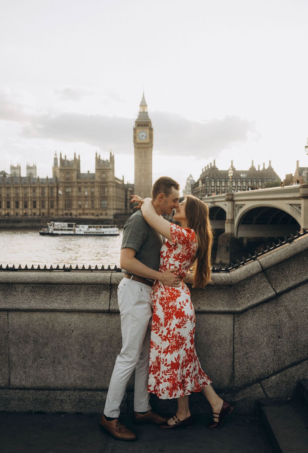 Big Ben couple photoshoot

London couple photoshoot near Big Ben

Red telephone booth couple photoshoot London

Iconic London photoshoot