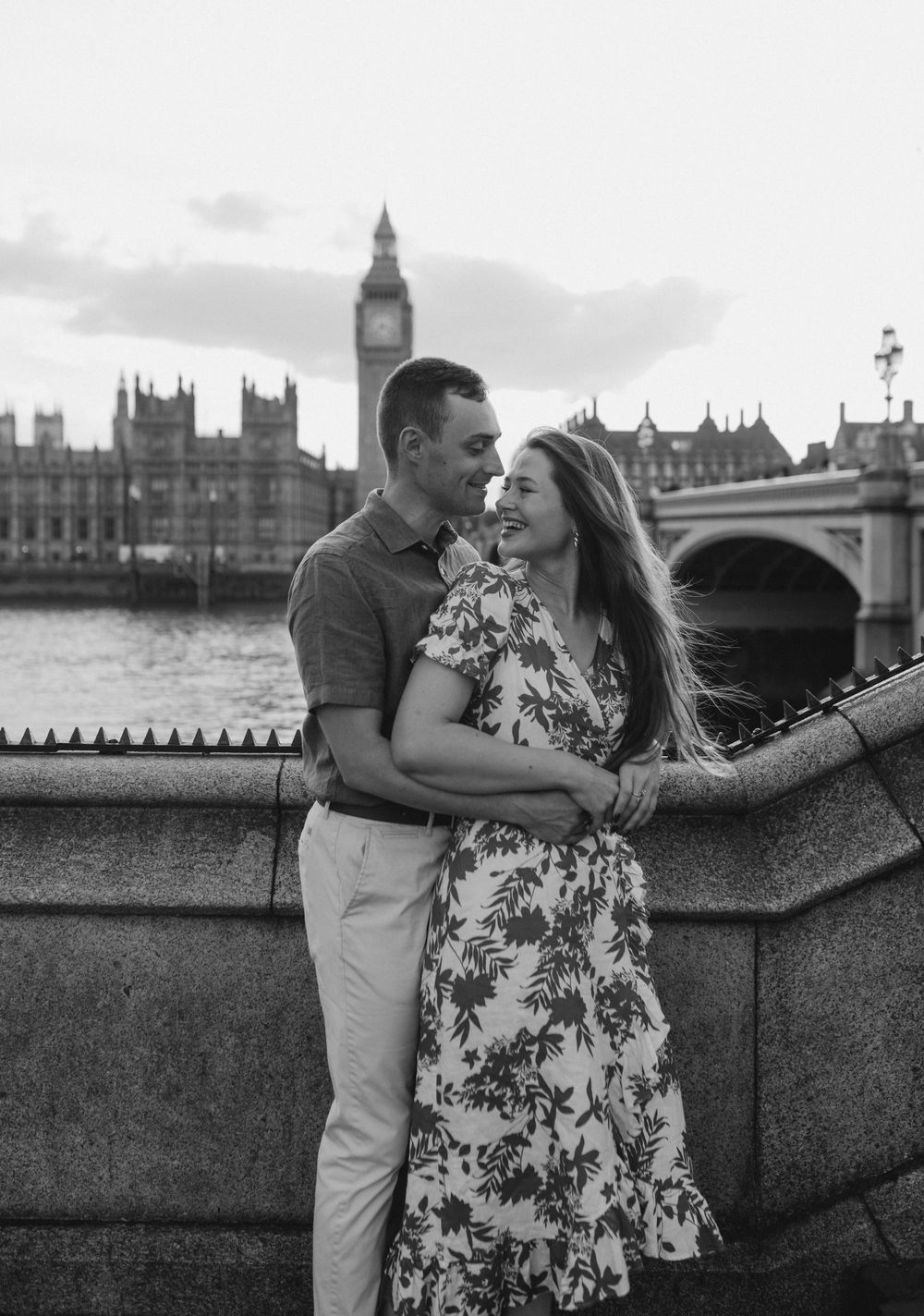 Big Ben couple photoshoot

London couple photoshoot near Big Ben

Red telephone booth couple photoshoot London

Iconic London photoshoot