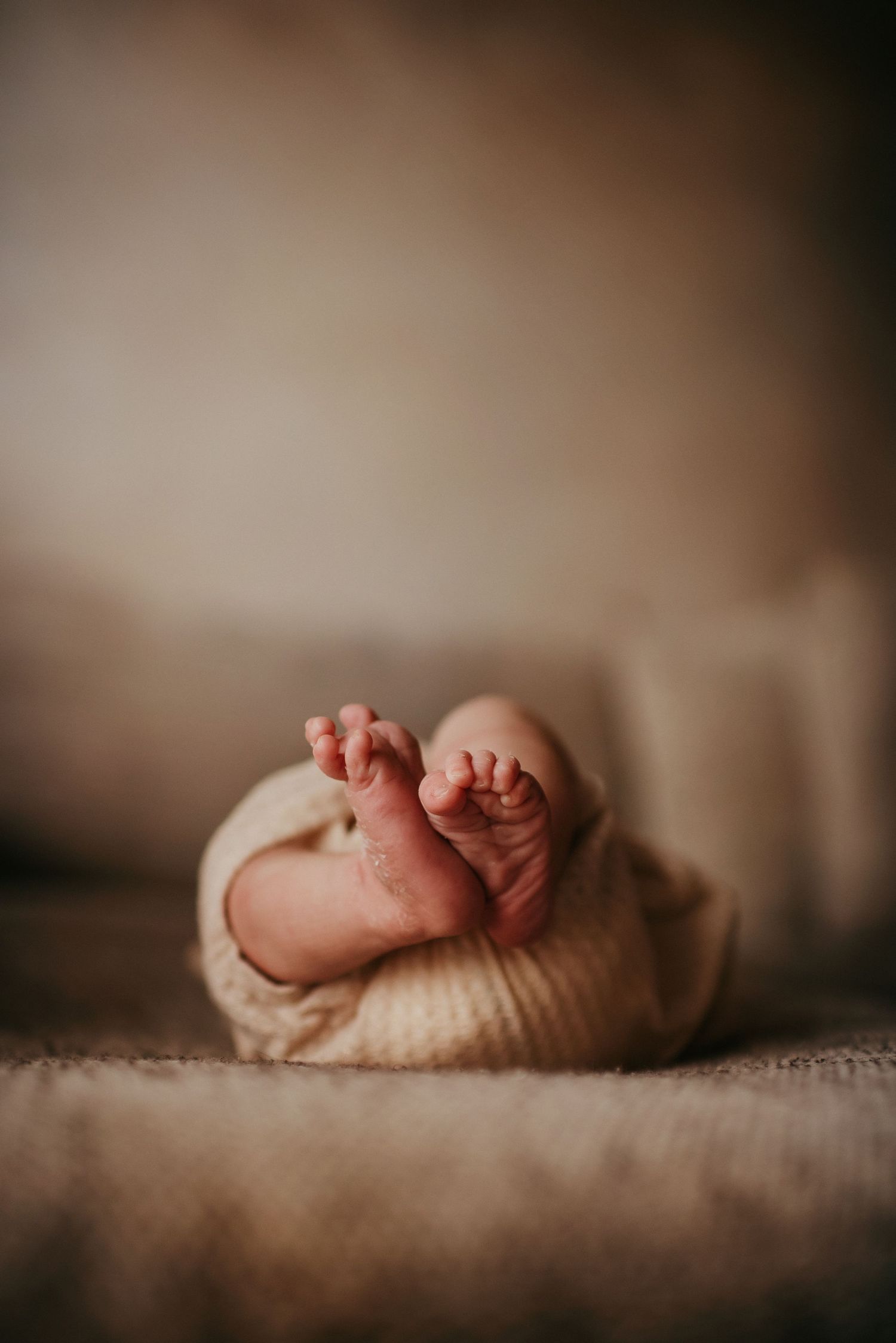 Tiny toes; raw newborn moments in Tahoe’s golden light - Alicia Alvey photographer.