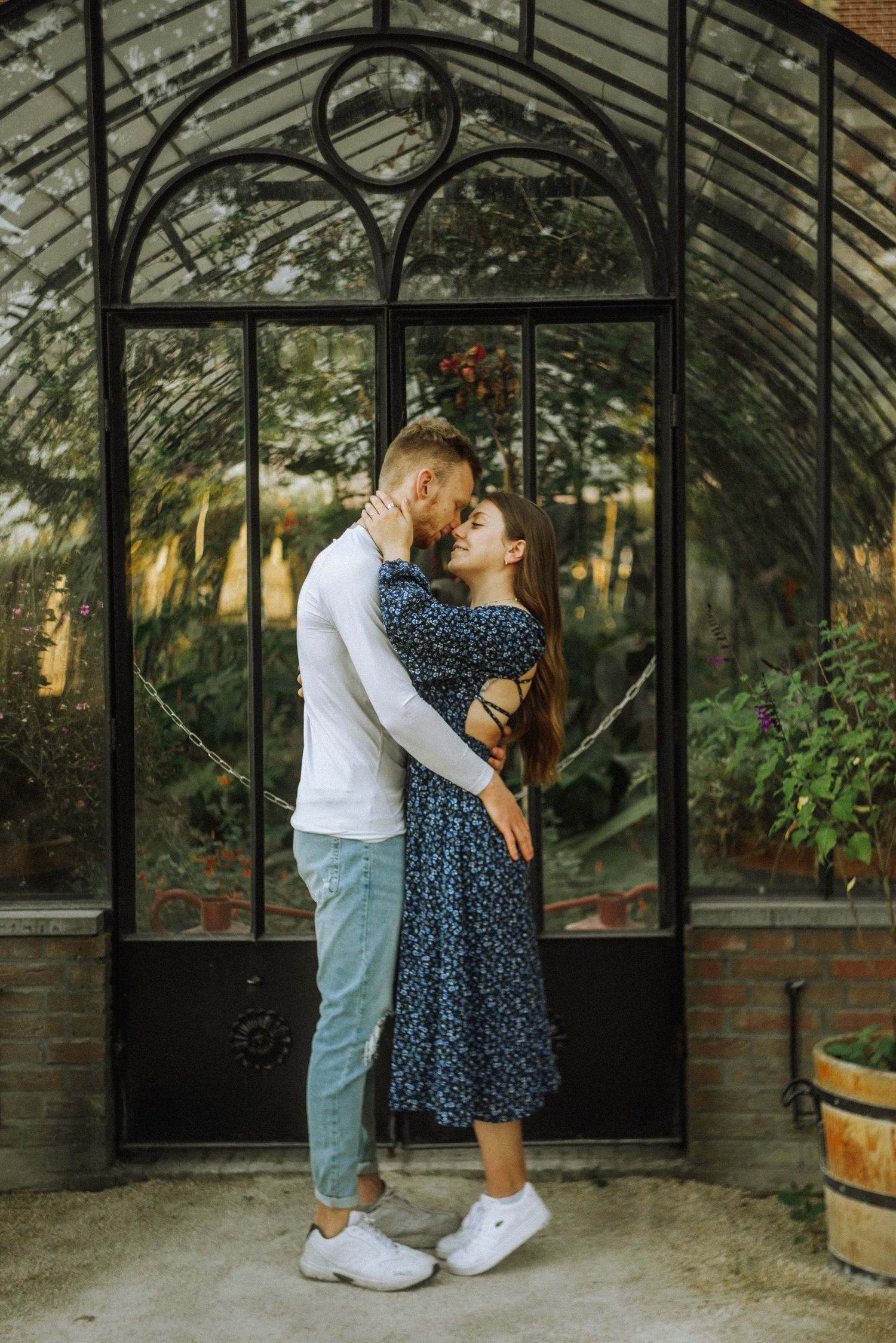 Romantic couple photo in the Rijksmuseum early in the morning, with no one else around.