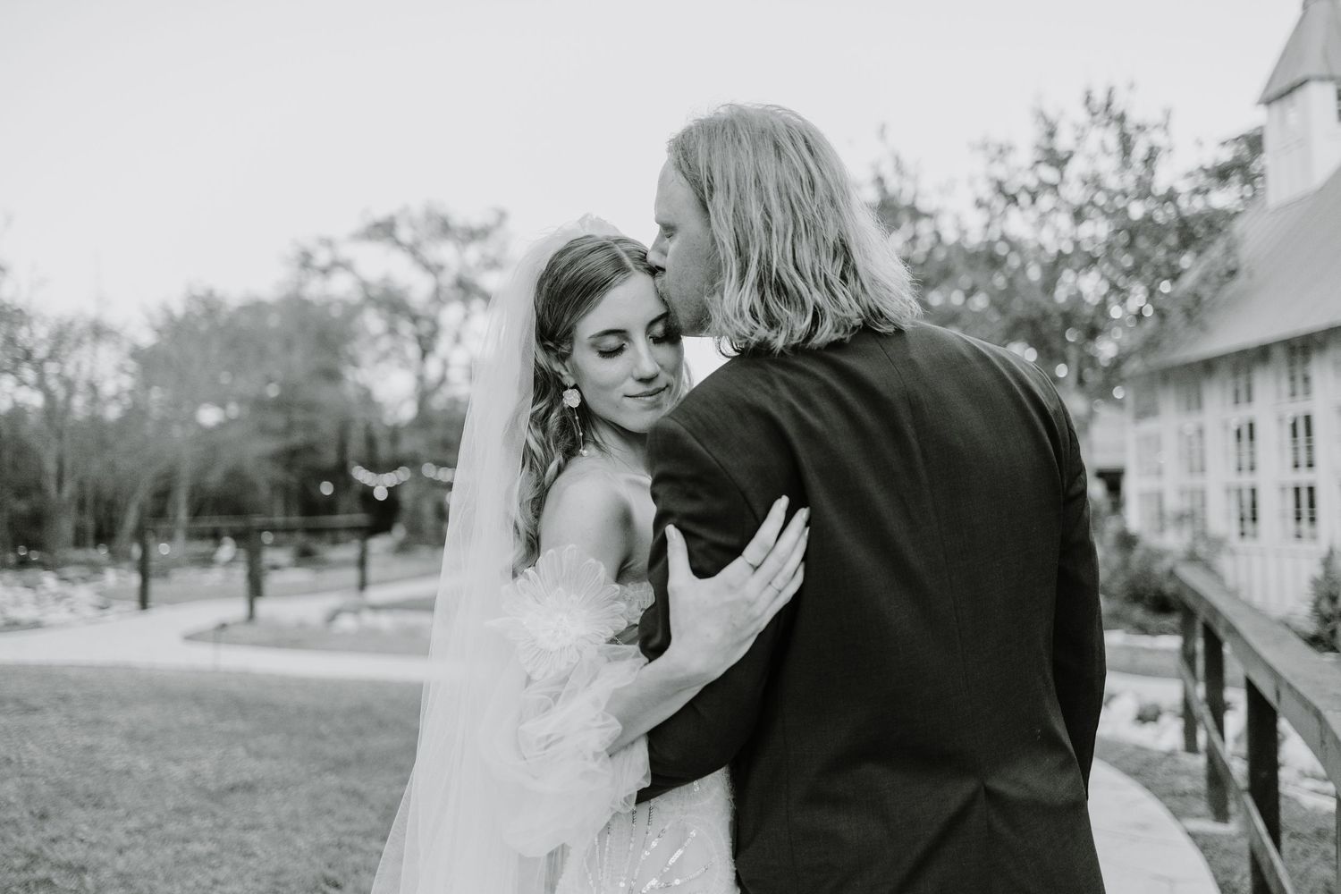 Black and white romantic couple portraits in an outdoor setting.