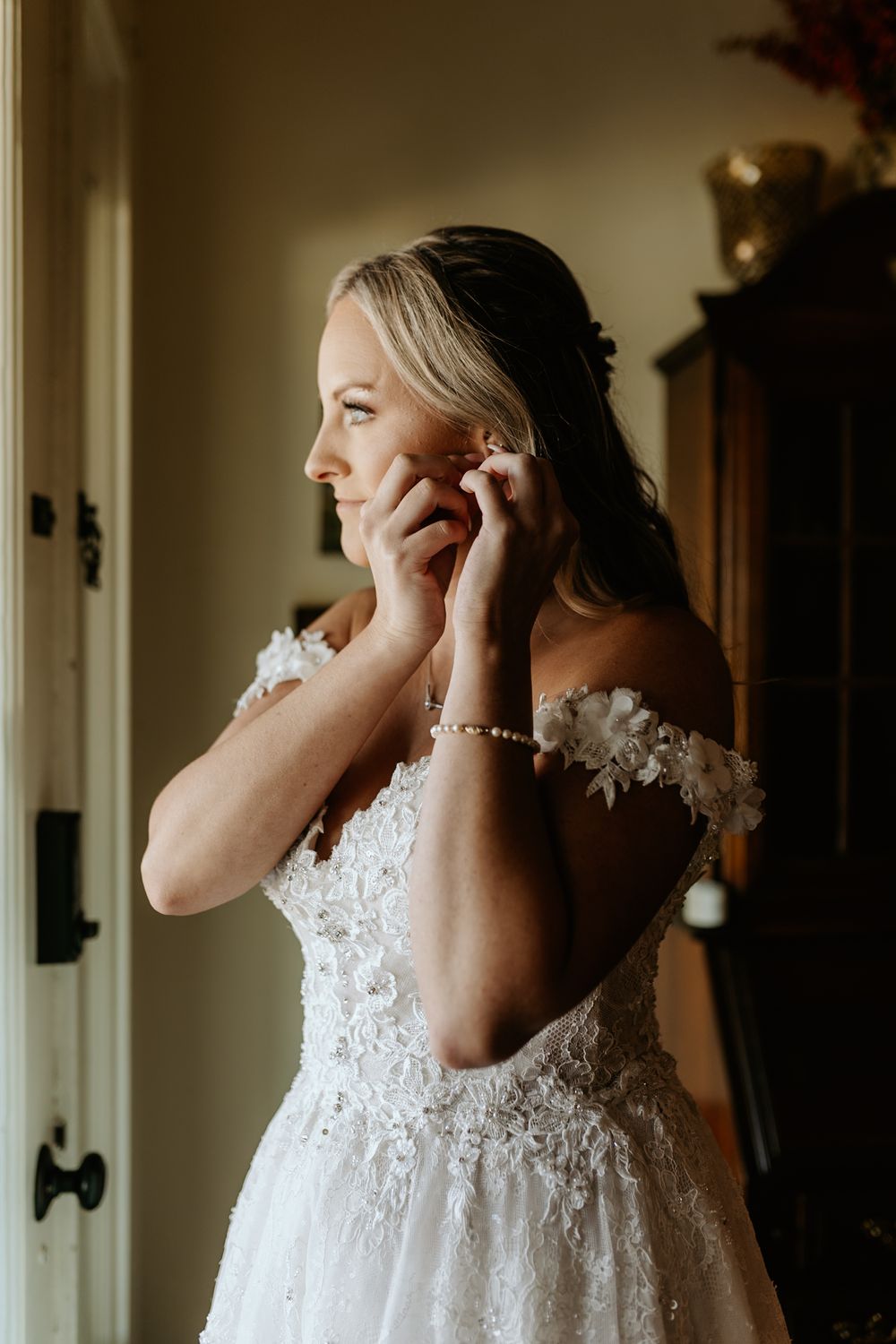 Photograph of a bride getting ready at Wild Dasy Farm in Molena, Georgia.