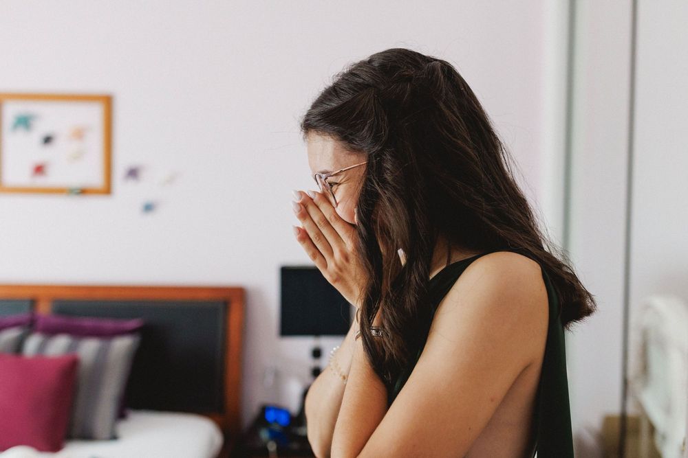 emotional sister reaction after seeing the bride for the first time