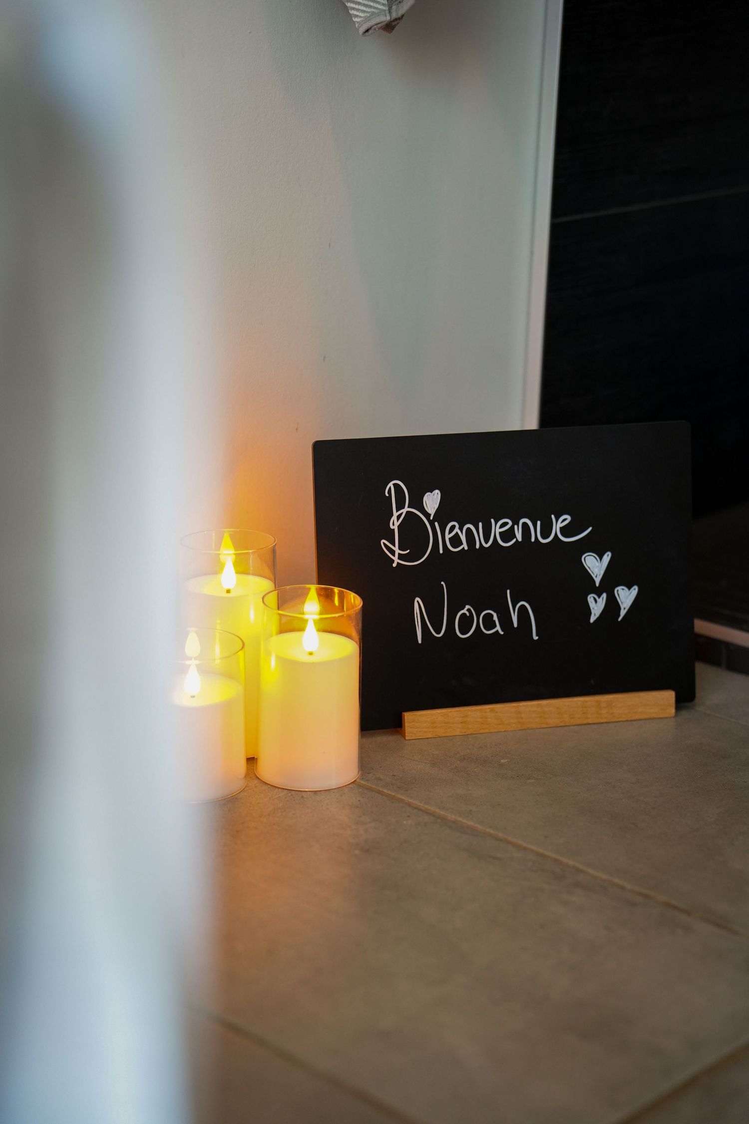 Photographie, séance photographique d'un soin Thalasso à domicile. Approche documentaire à Sherbrooke, en Estrie. Bébé, nouveau-né. Parents