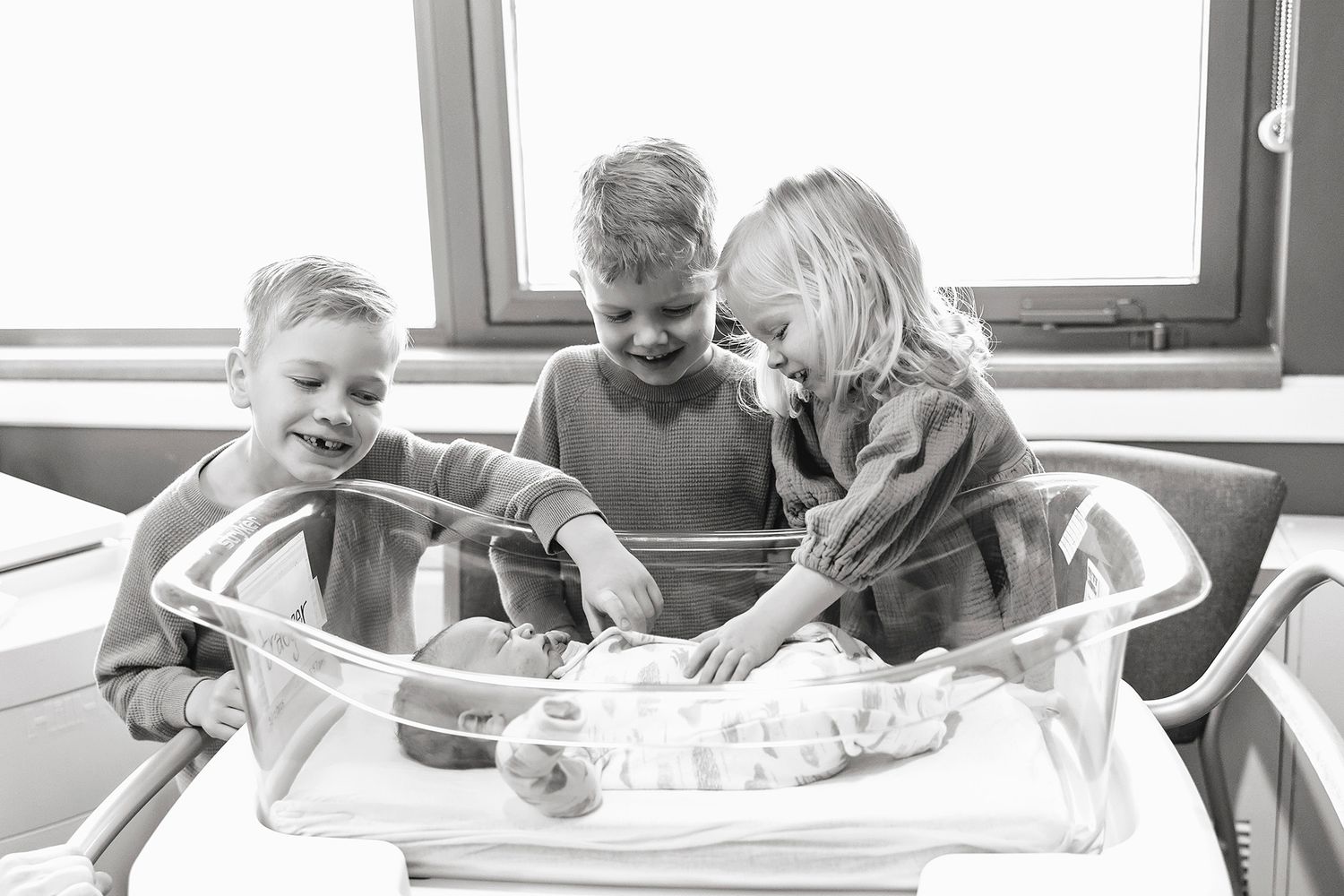 Fresh 48 newborn photography session at hospital in Mason City Iowa sibilings meeting new baby