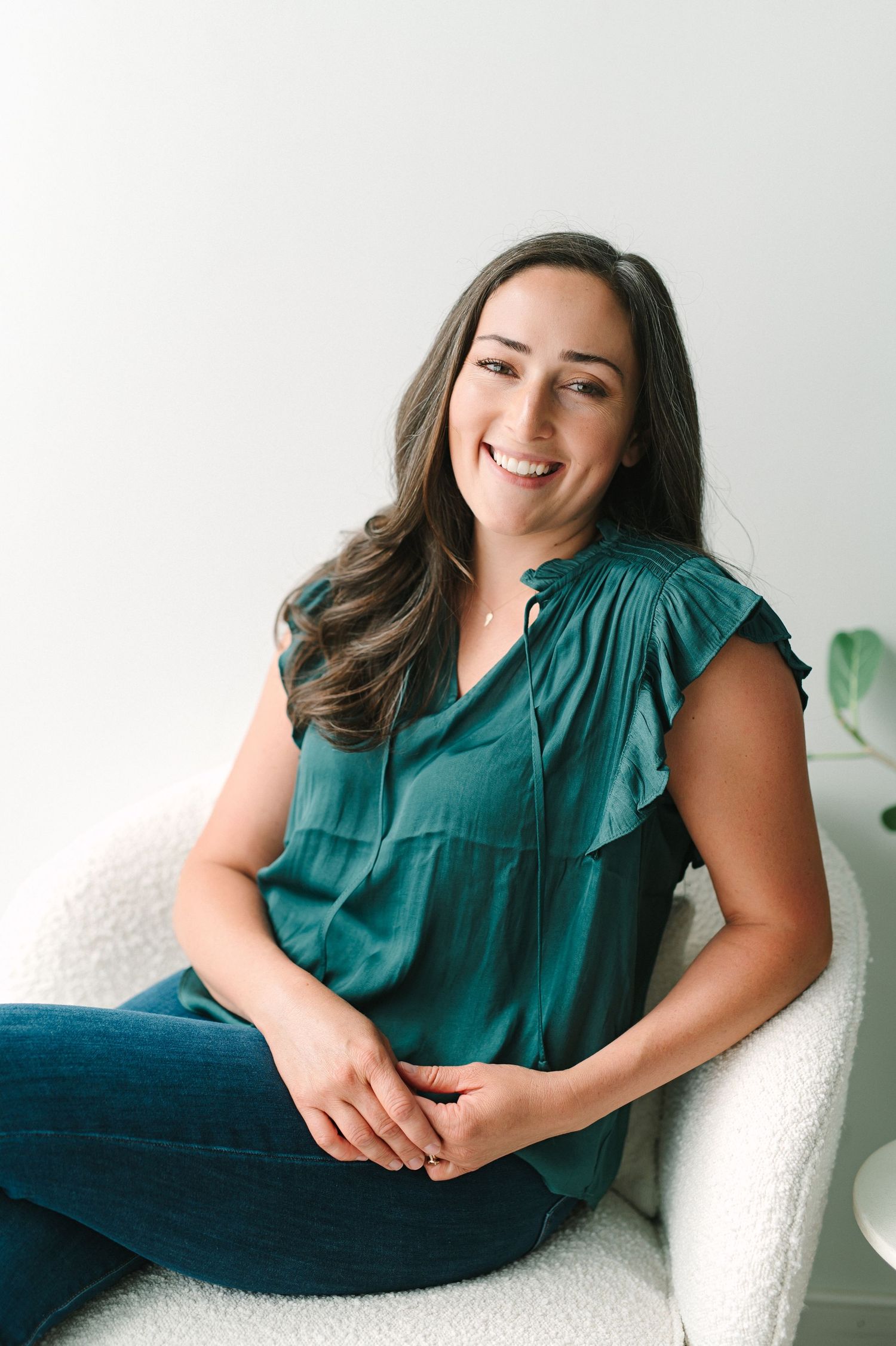 Richmond Virginia senior portrait photographer holds senior portraits sessions for seniors.